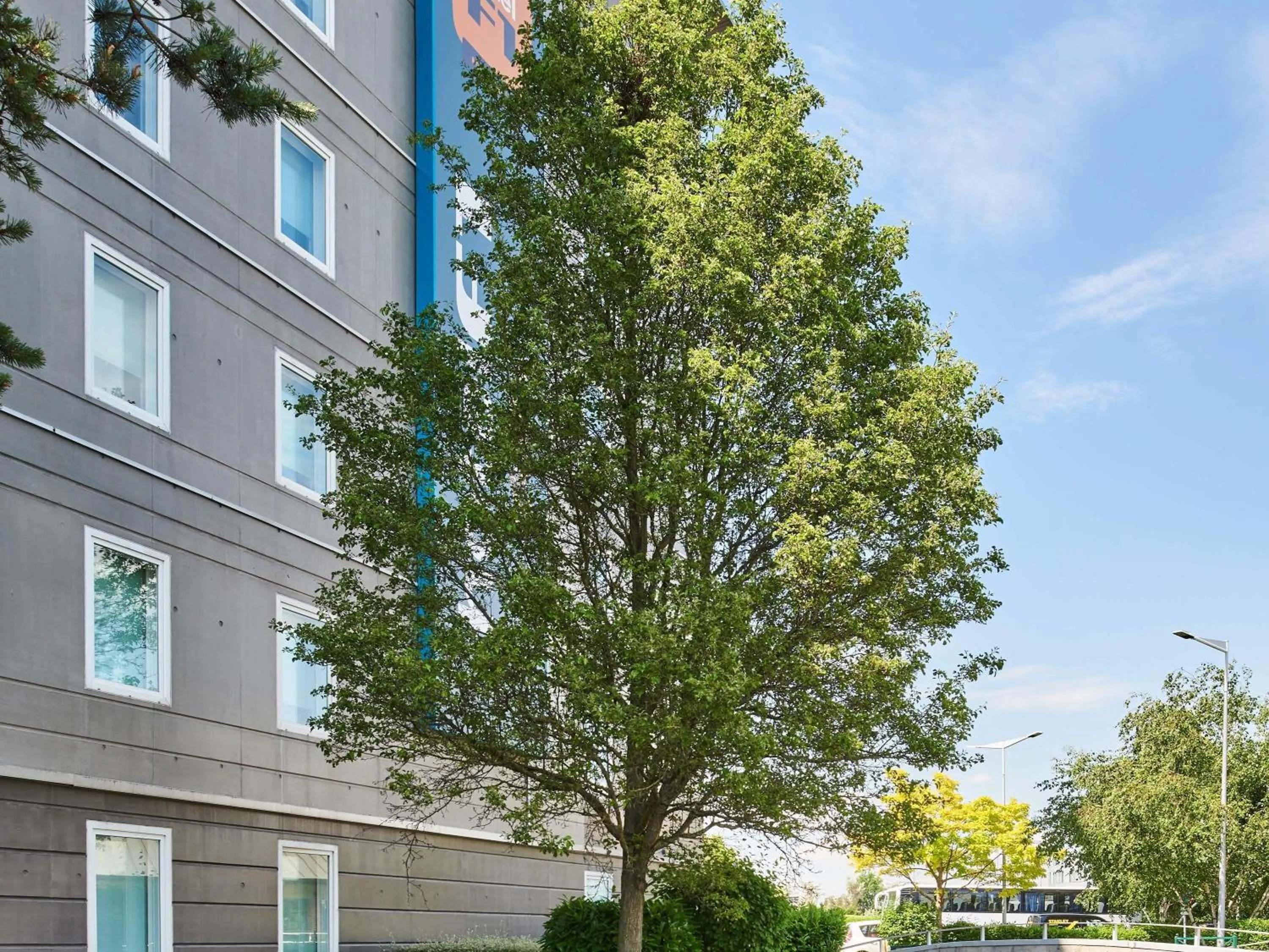 Property building in hotelF1 Roissy CDG Pn2