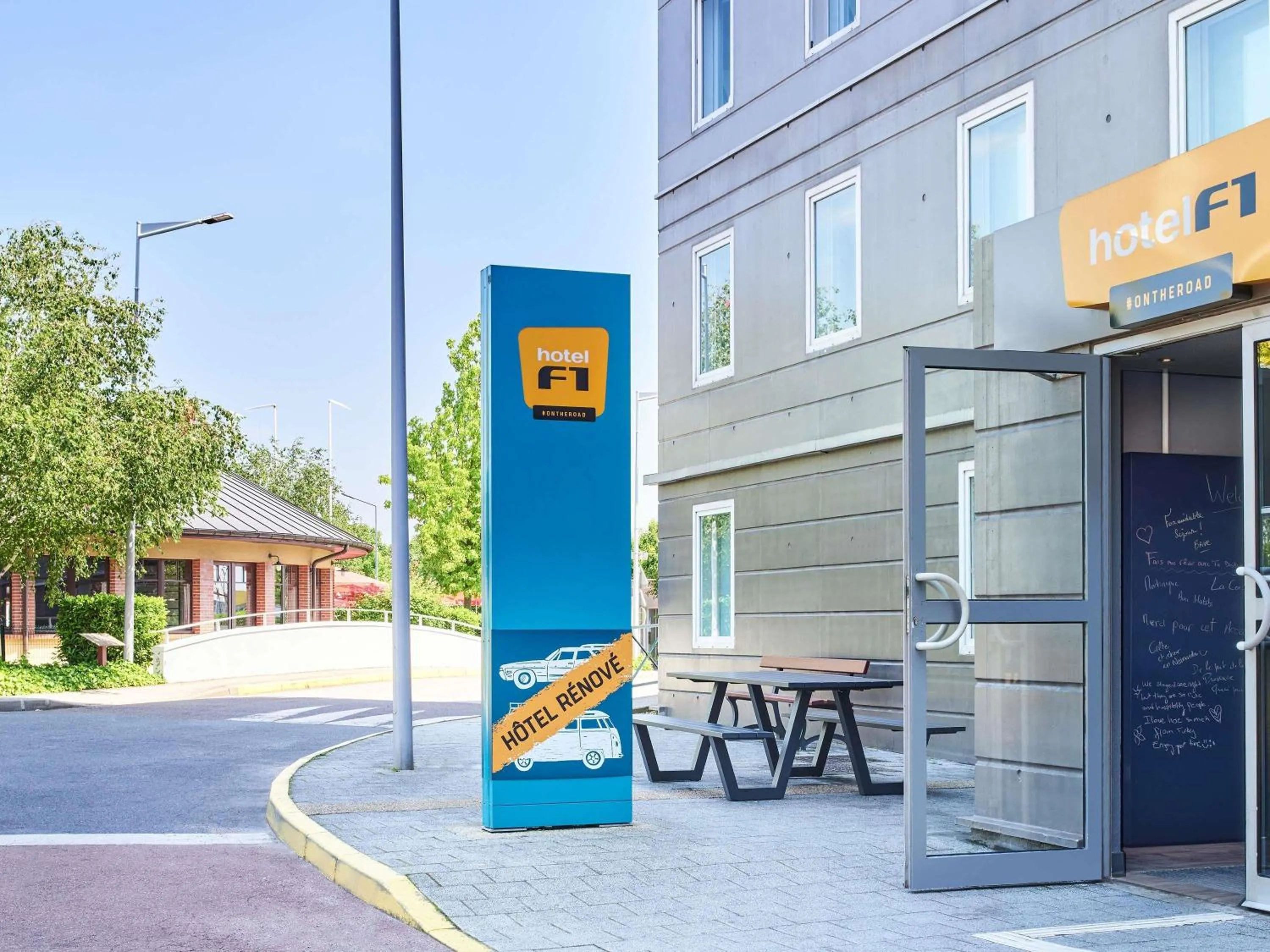 Property building in hotelF1 Roissy CDG Pn2