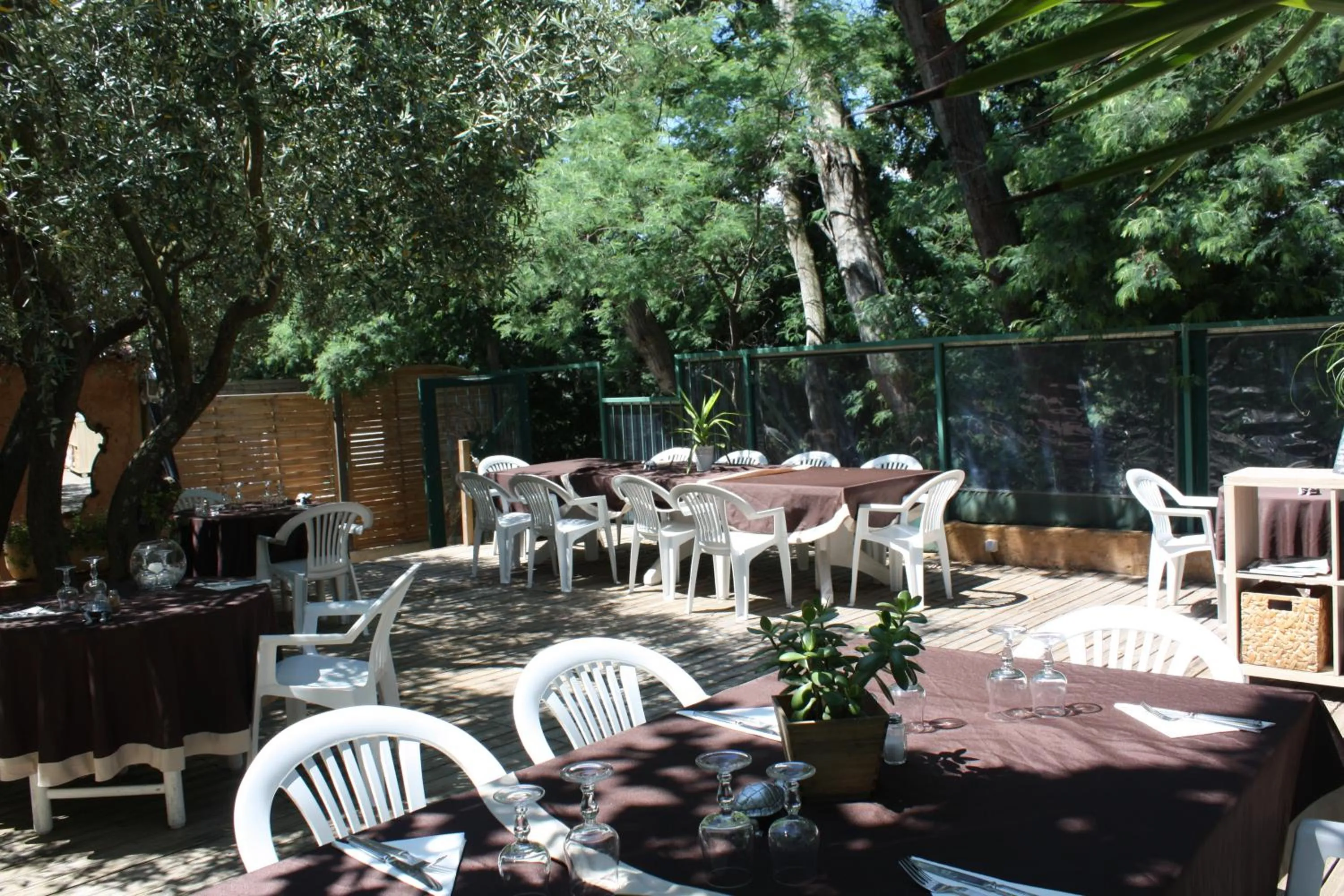 Restaurant/places to eat in Athénopolis