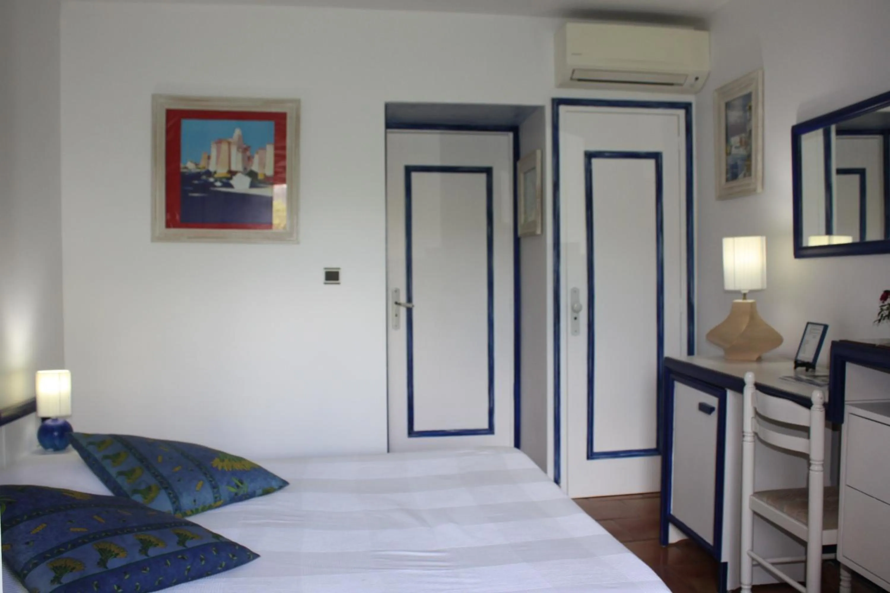 Bedroom in Athénopolis