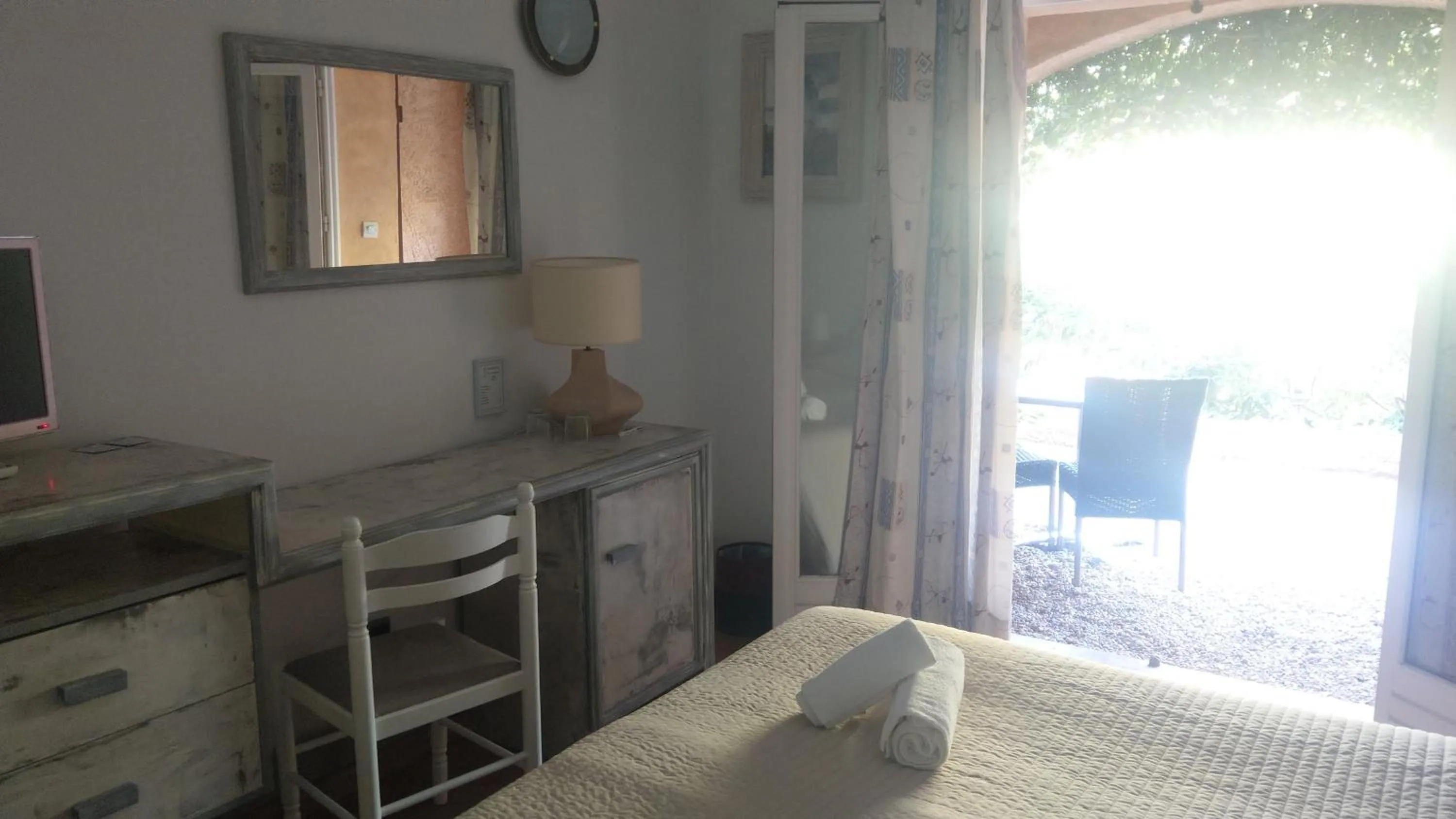 Bedroom in Athénopolis