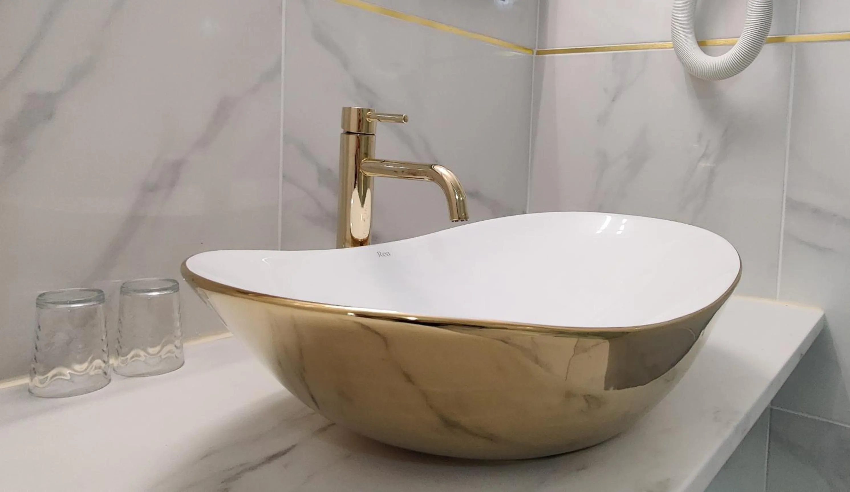 Bathroom in Athénopolis