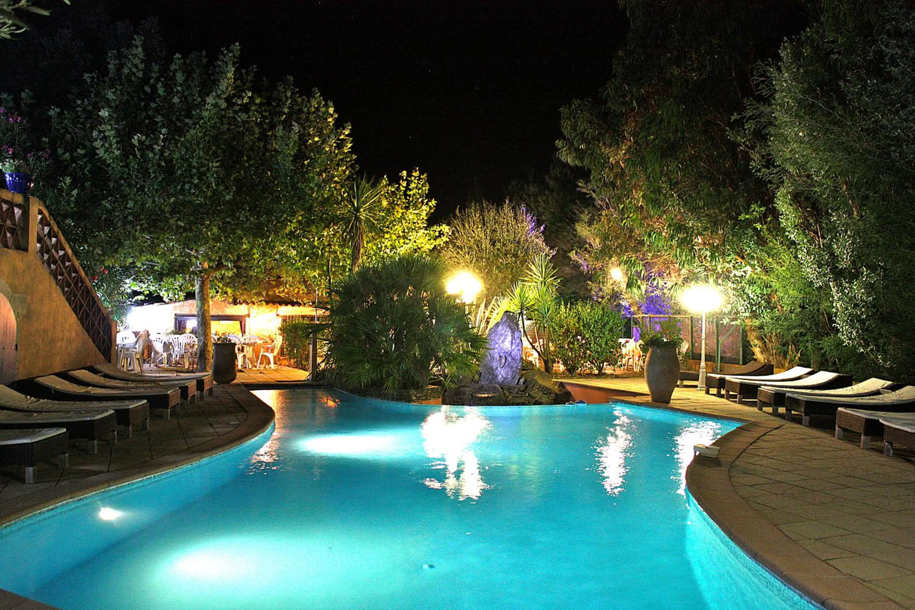 Night in Athénopolis