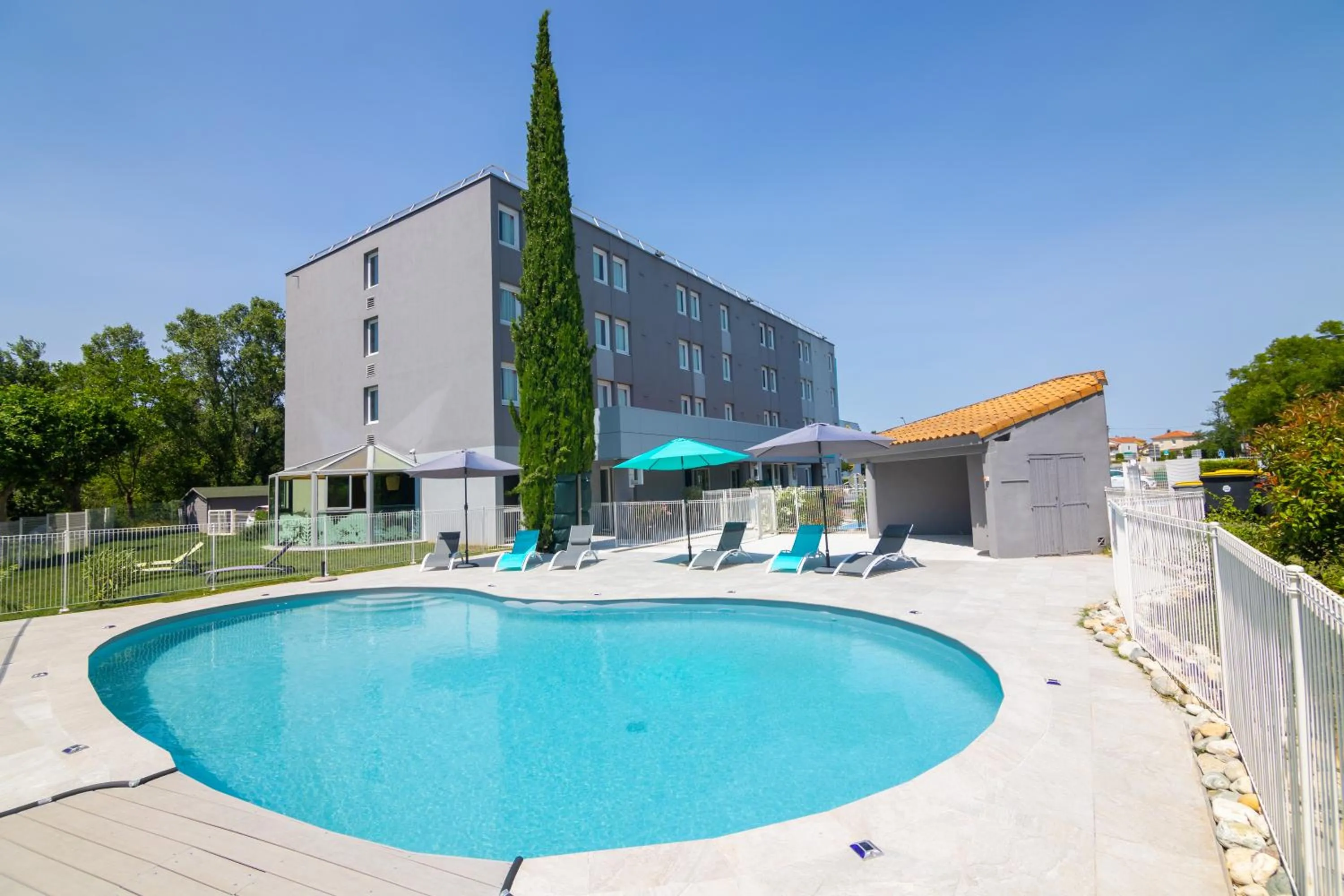 Swimming pool in Kyriad Direct - Bourg les Valence