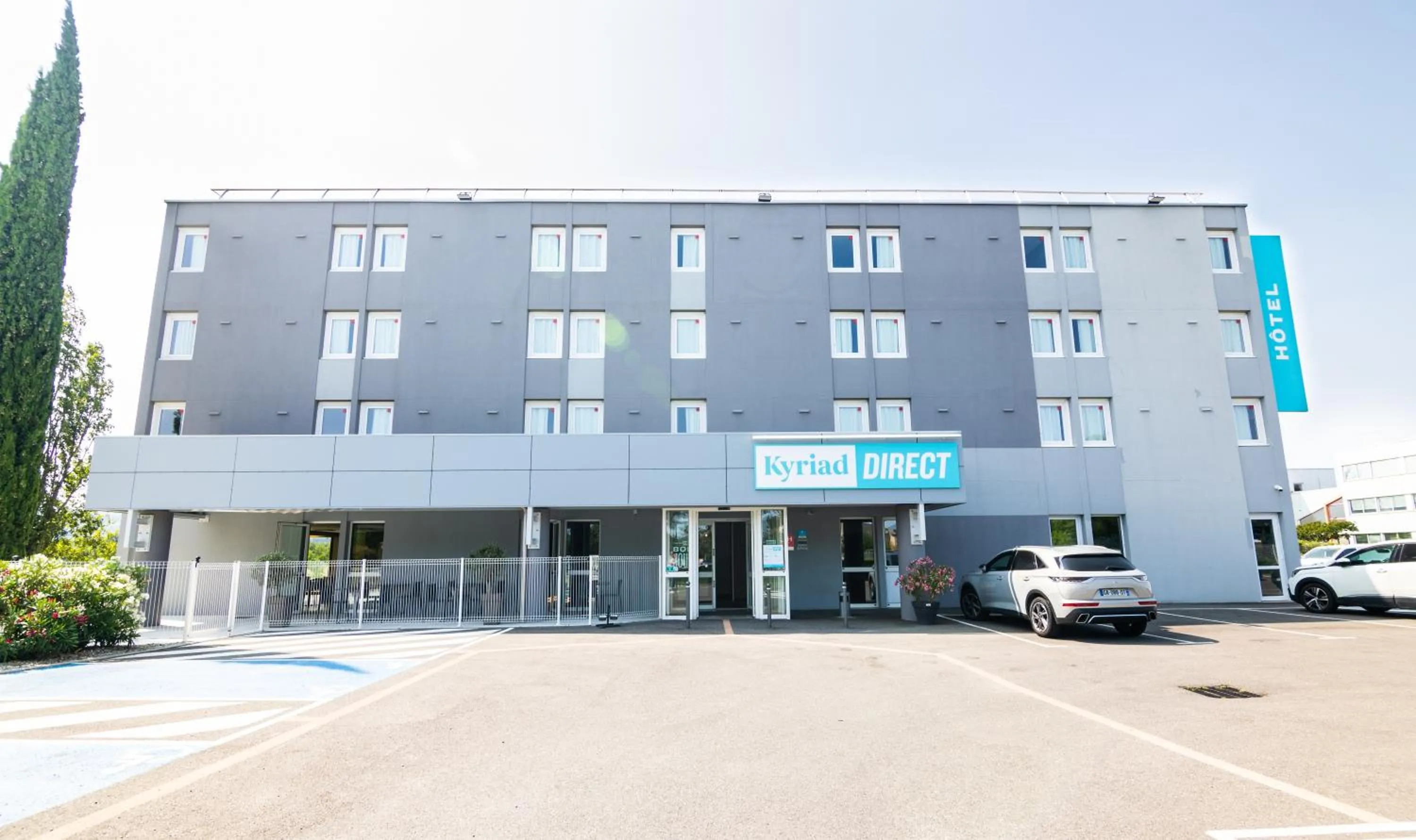 Property building in Kyriad Direct - Bourg les Valence
