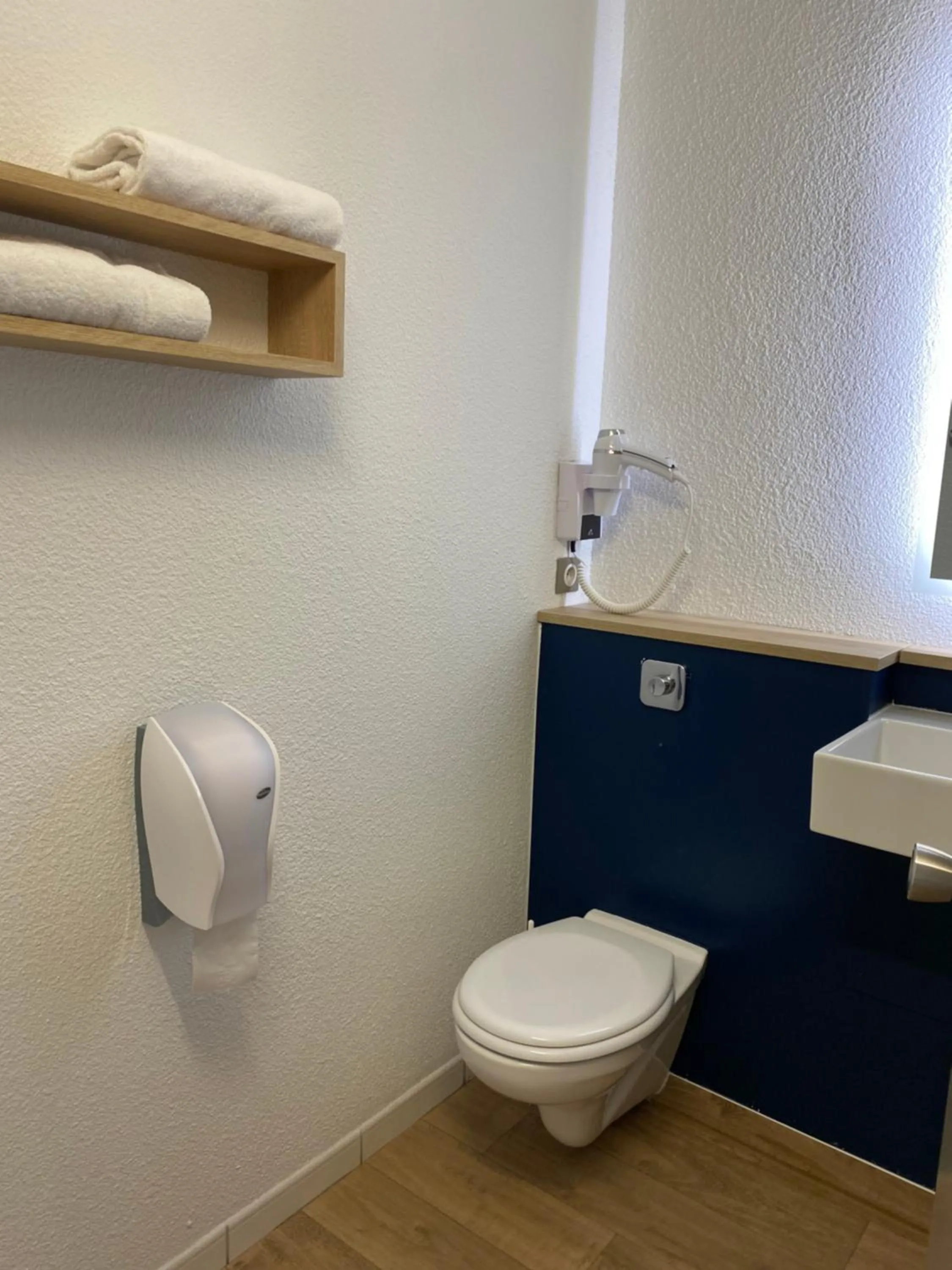 Bathroom in Kyriad Direct - Bourg les Valence