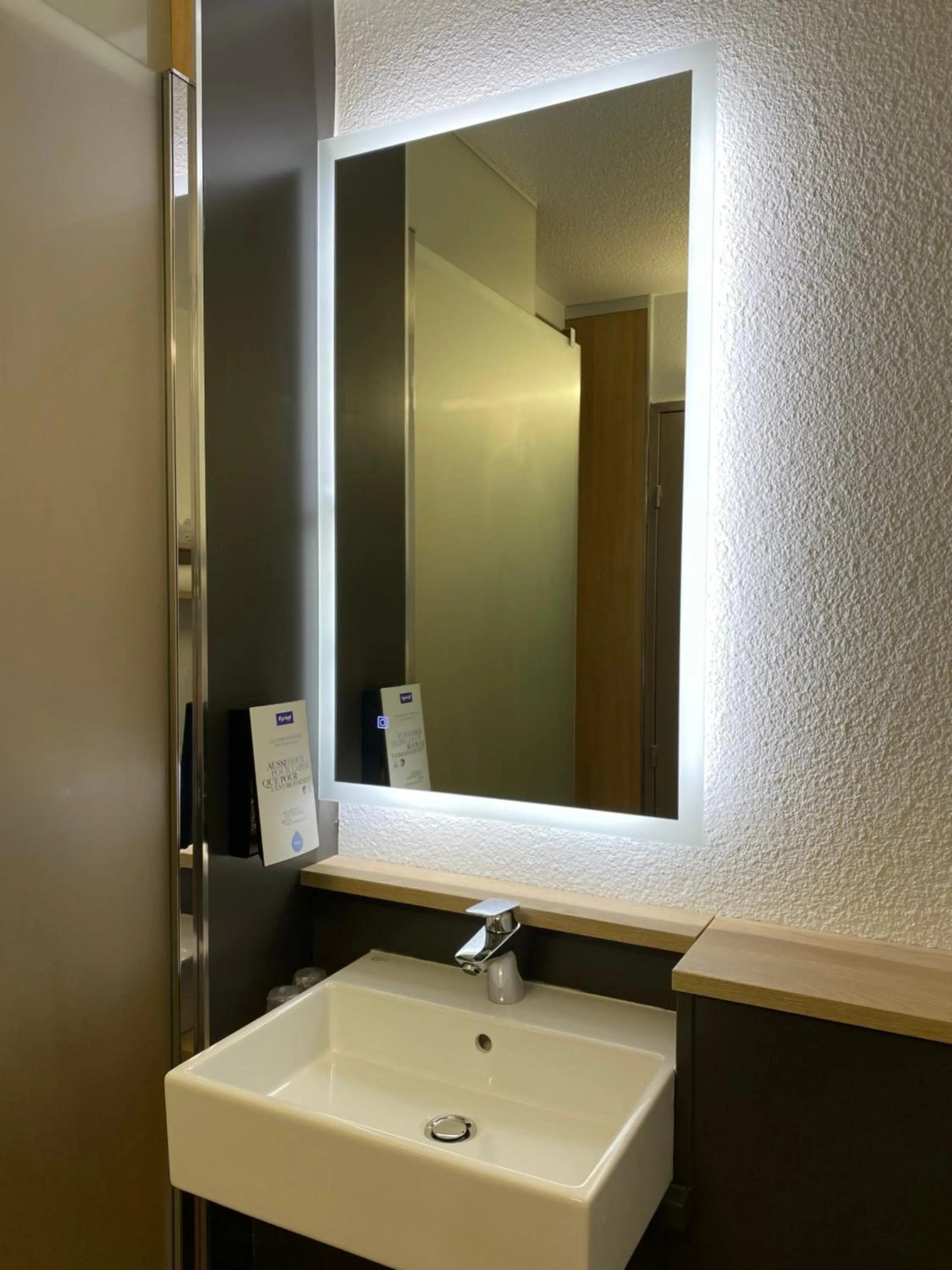 Bathroom in Kyriad Direct - Bourg les Valence