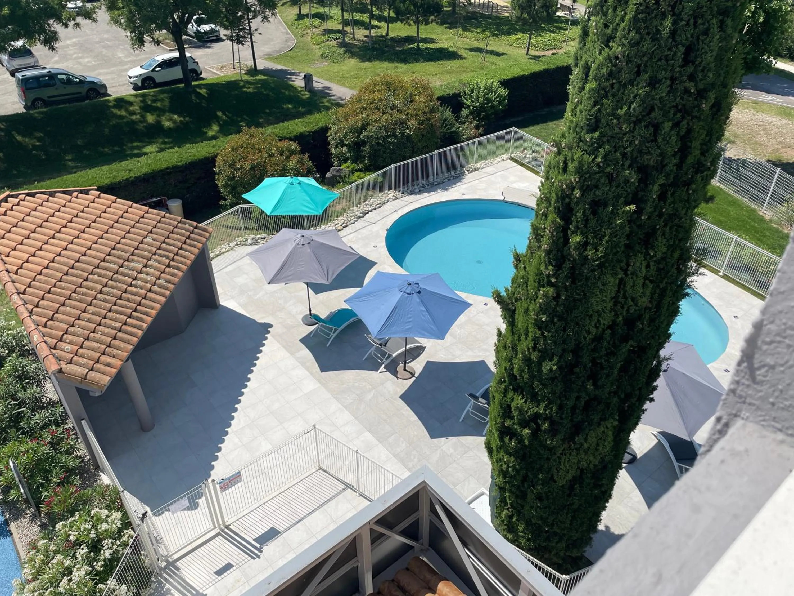 Pool view in Kyriad Direct - Bourg les Valence