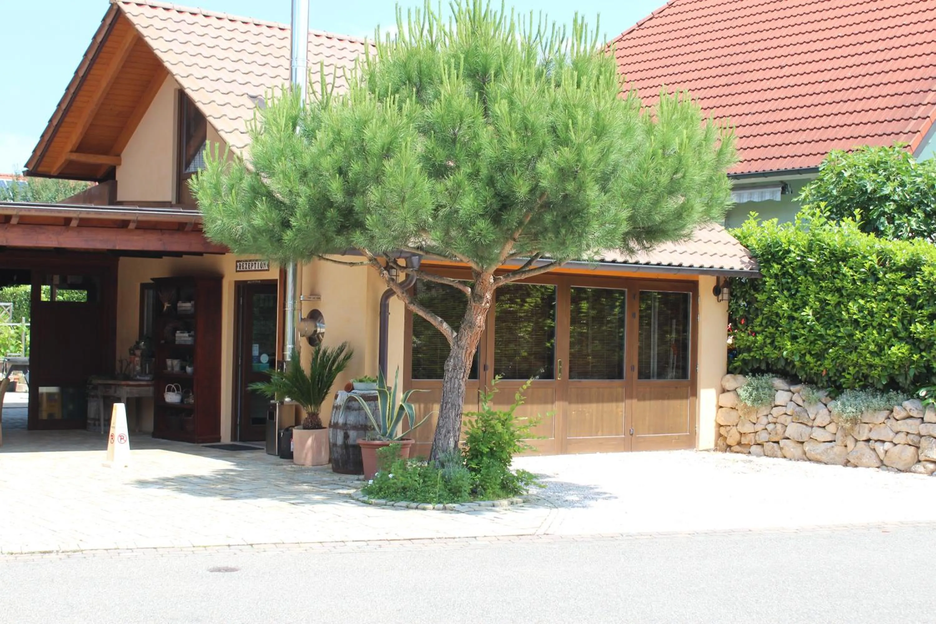 Property building in Pension Vanii, Apartments