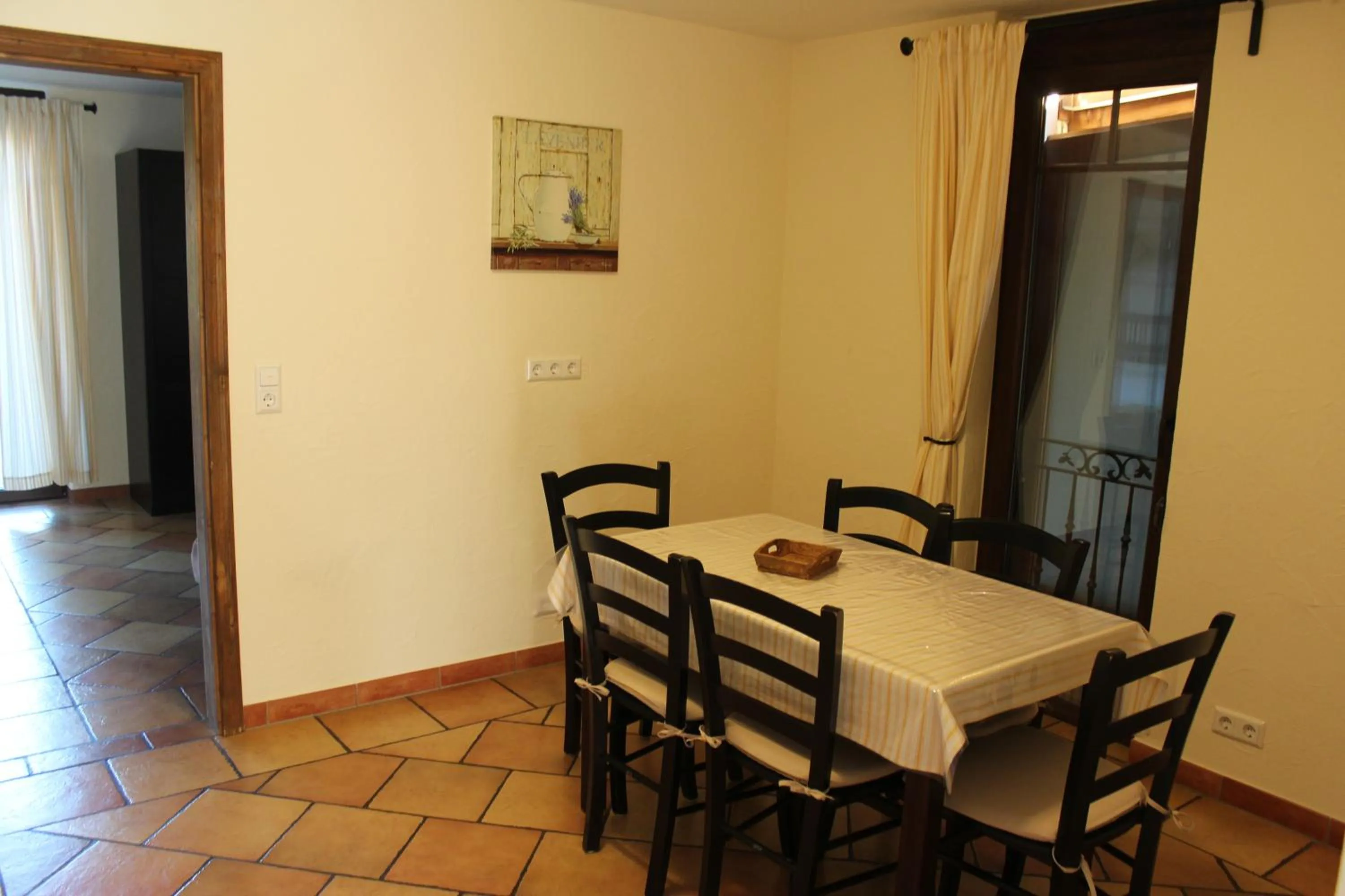 Dining area in Pension Vanii, Apartments