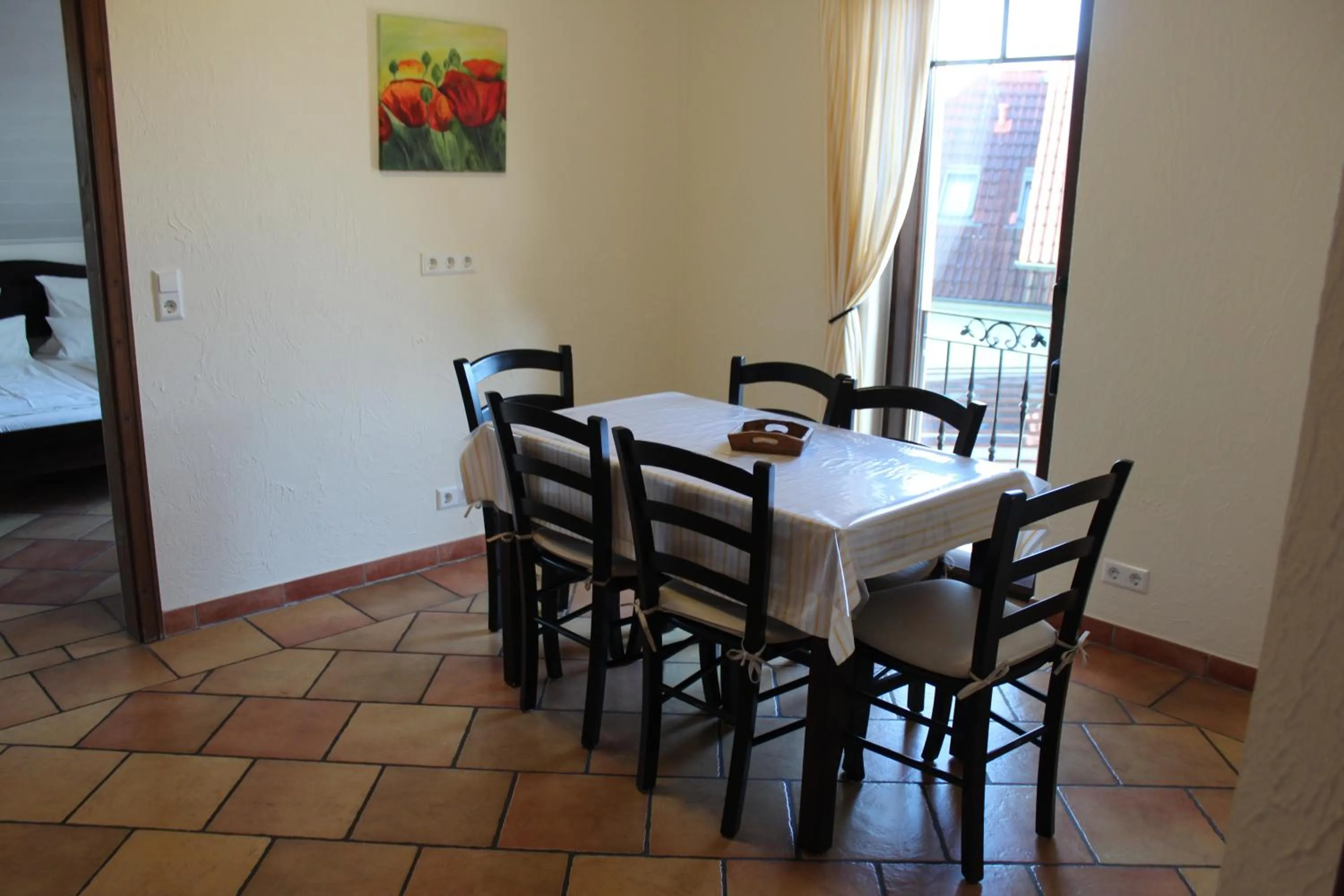 Dining area in Pension Vanii, Apartments