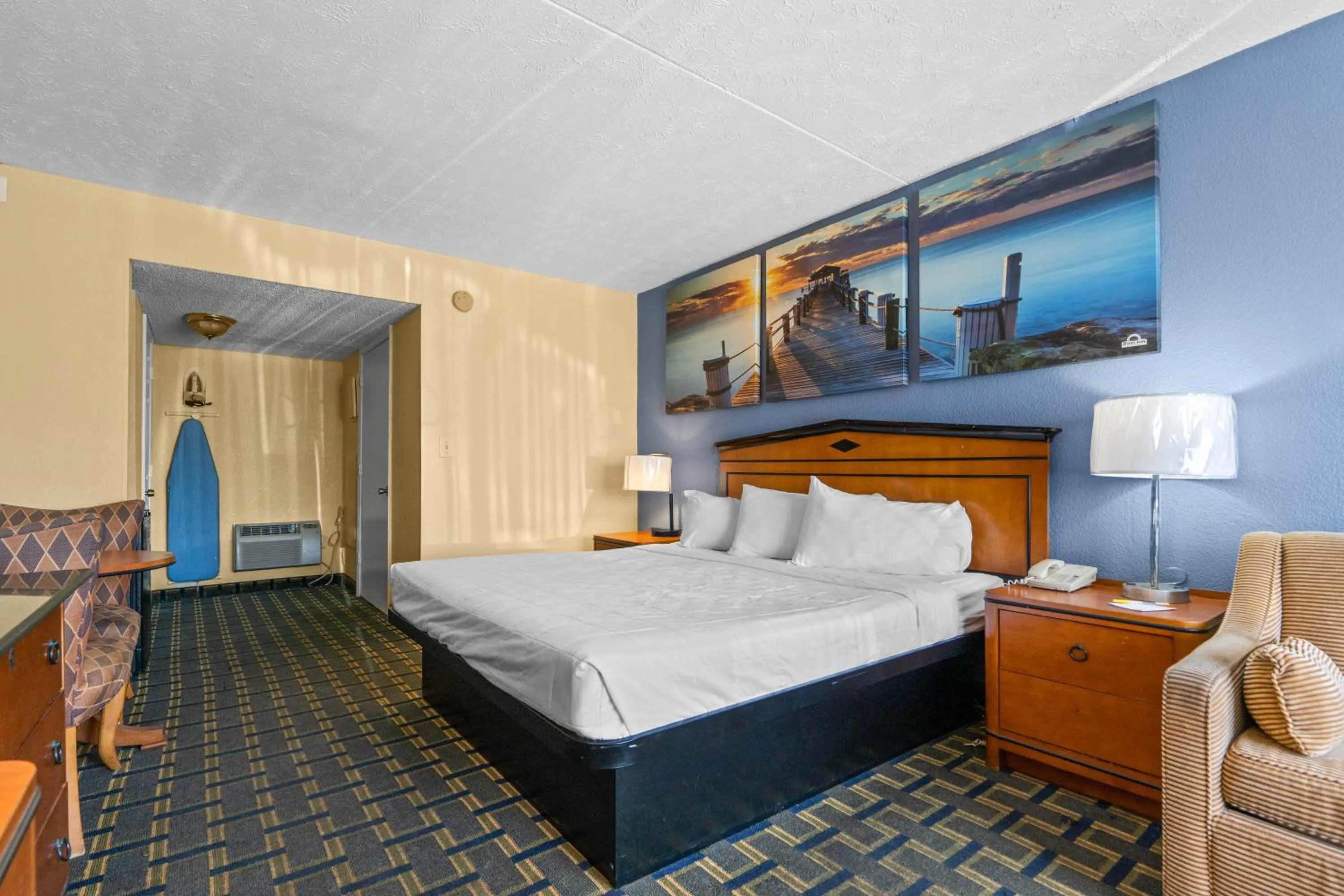 Bed in Days Inn by Wyndham Myrtle Beach-Grand Strand