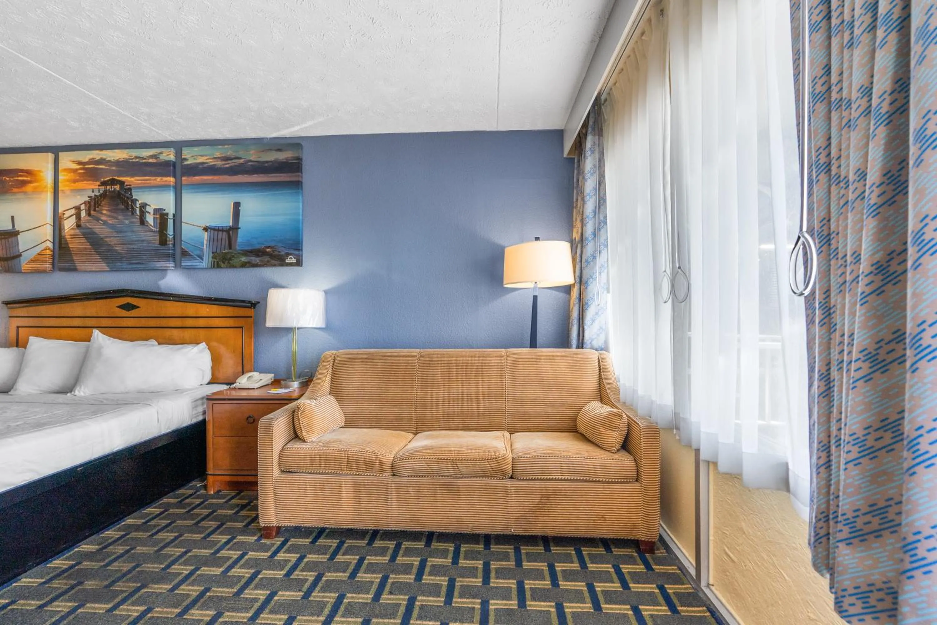 Living room, Seating Area in Days Inn by Wyndham Myrtle Beach-Grand Strand