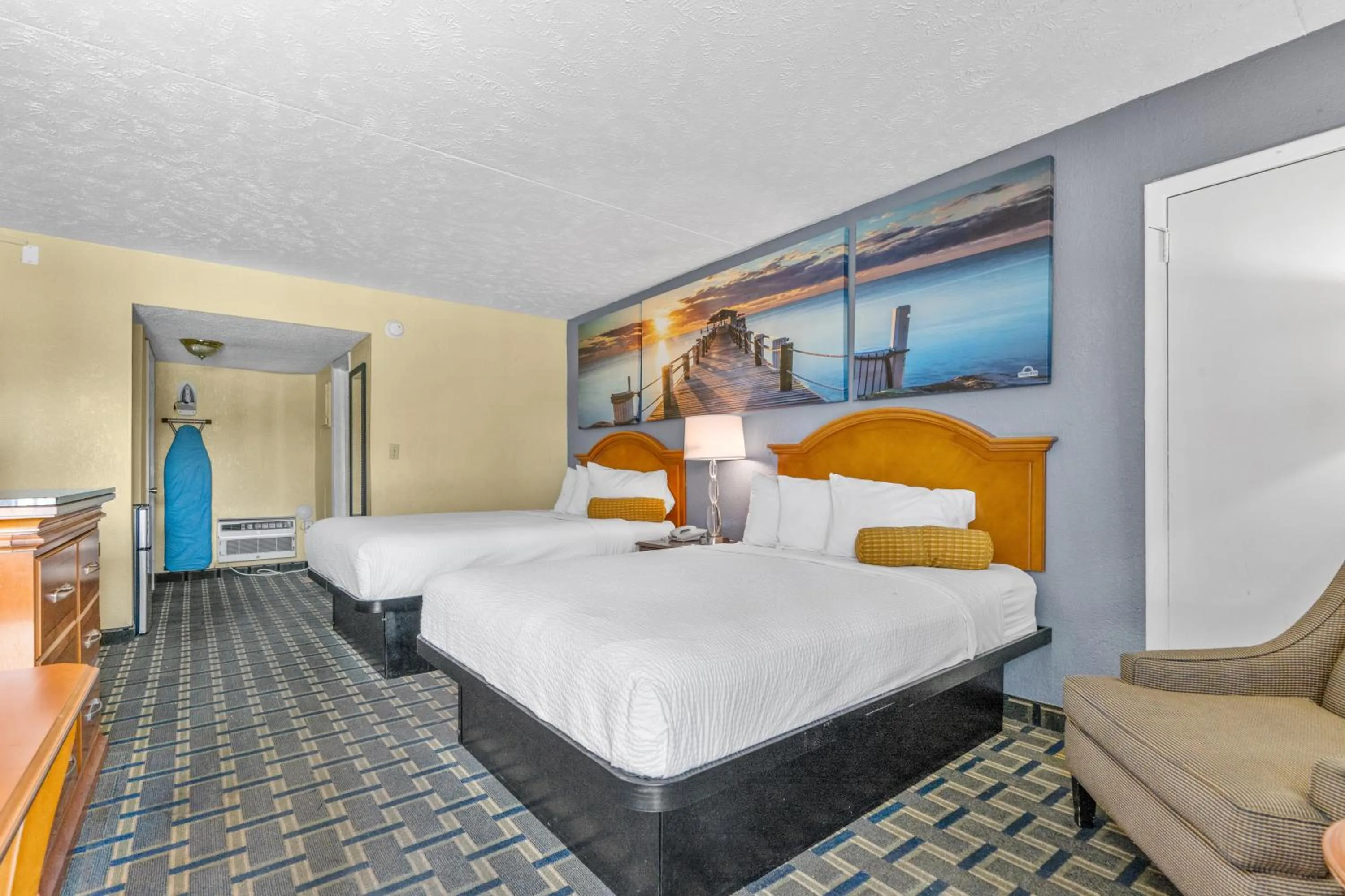 Bed in Days Inn by Wyndham Myrtle Beach-Grand Strand