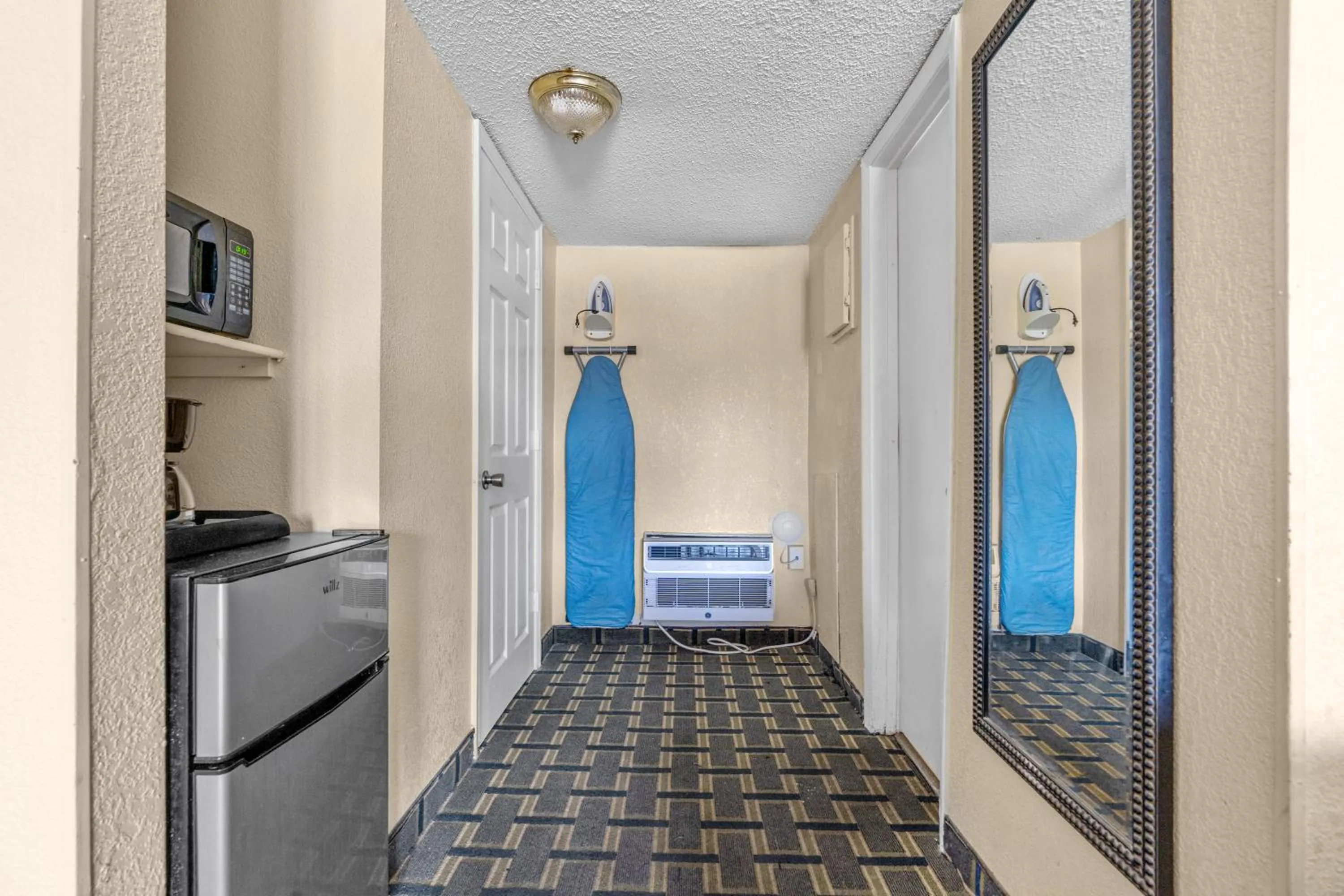 oven in Days Inn by Wyndham Myrtle Beach-Grand Strand