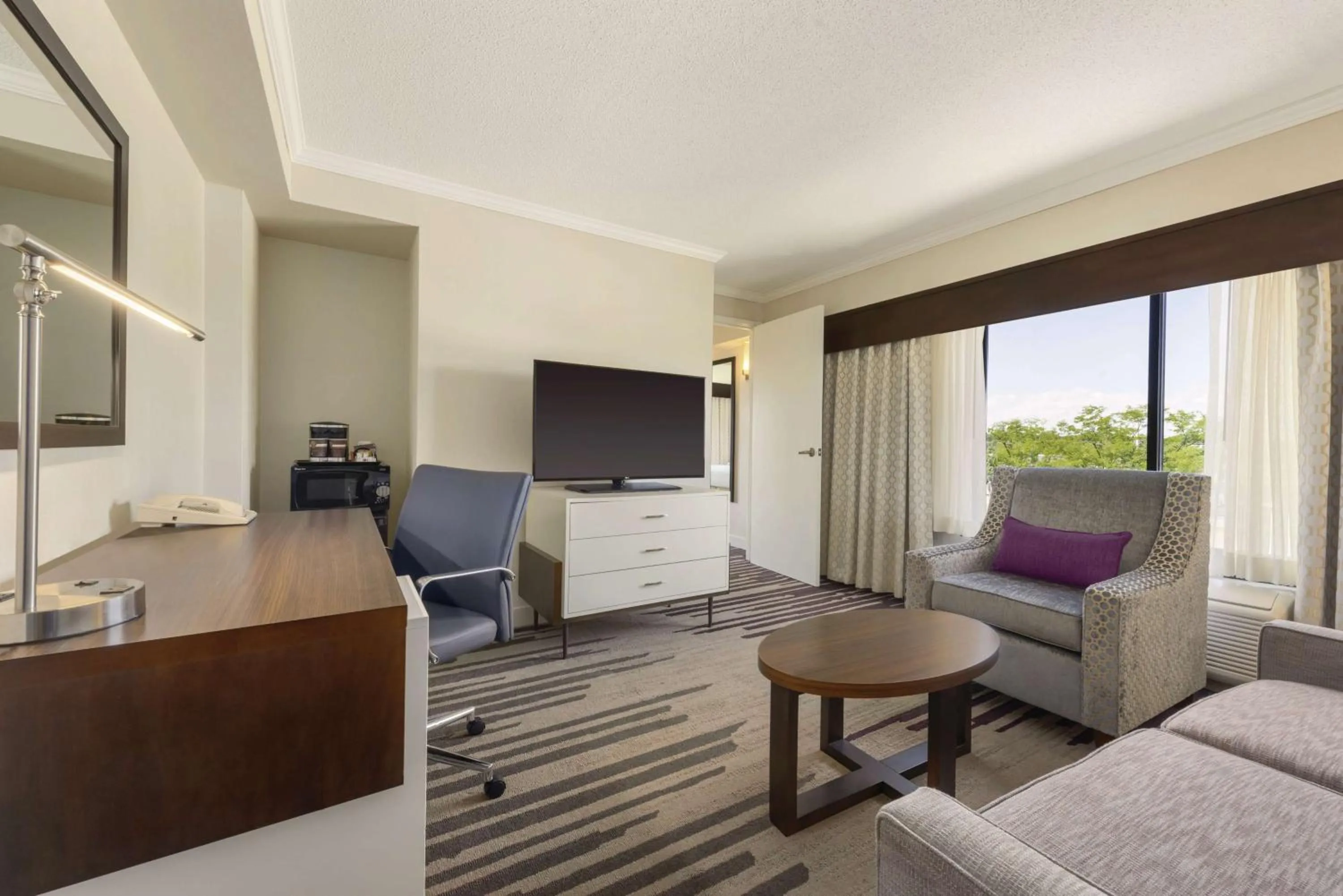 Bedroom in DoubleTree by Hilton Milwaukee/Brookfield