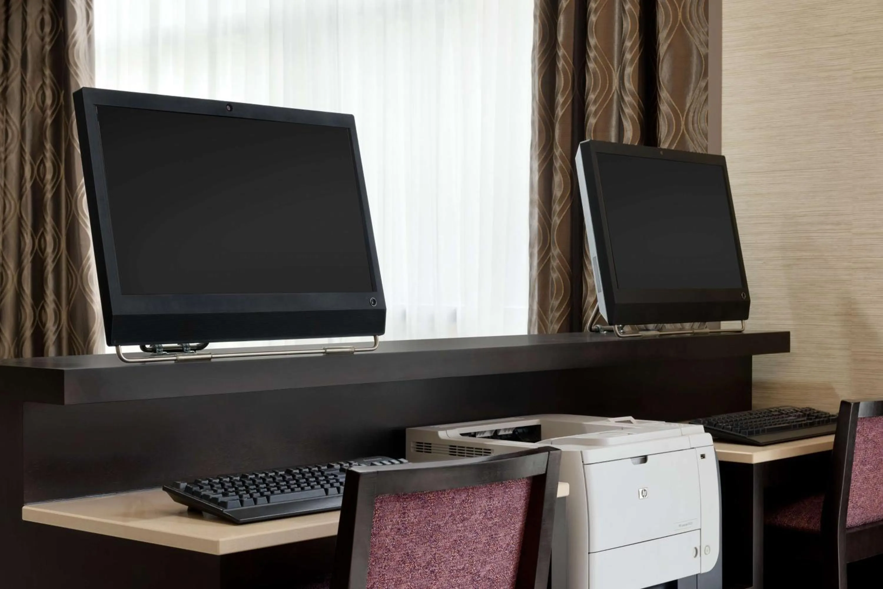 Business facilities in DoubleTree by Hilton Milwaukee/Brookfield