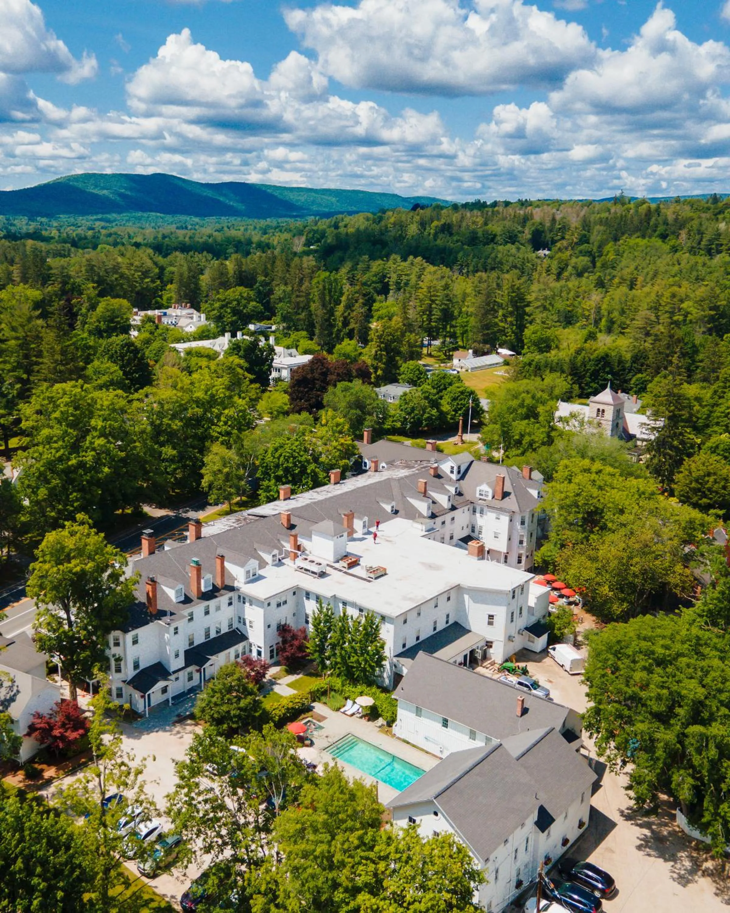 Property building in The Red Lion Inn