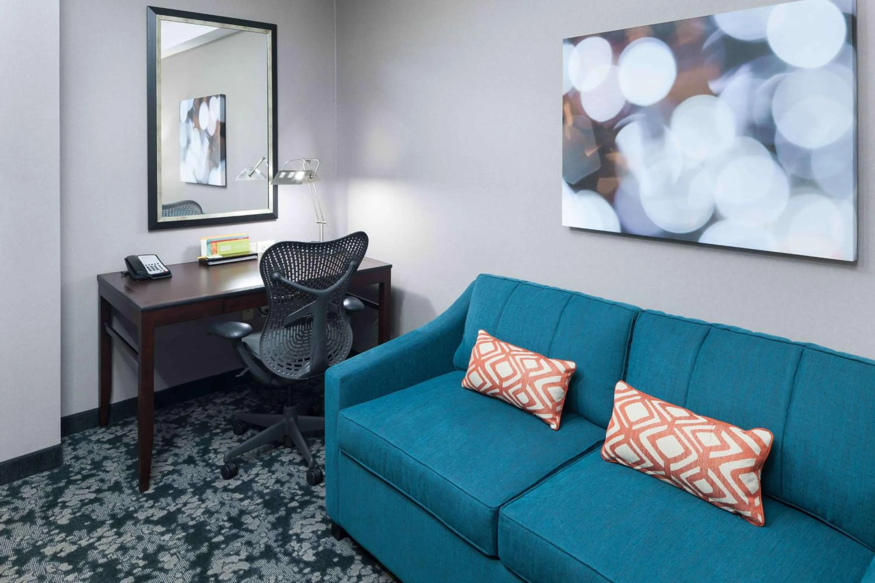 Photo of the whole room in Hilton Garden Inn Detroit/Novi