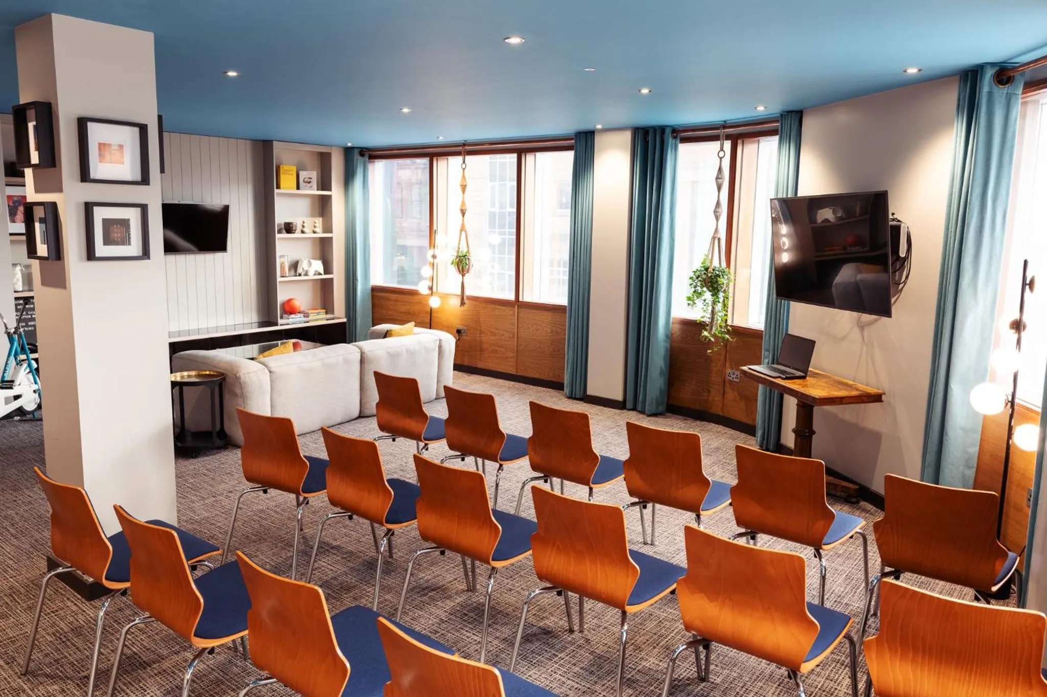 Meeting/conference room in Bullitt Hotel