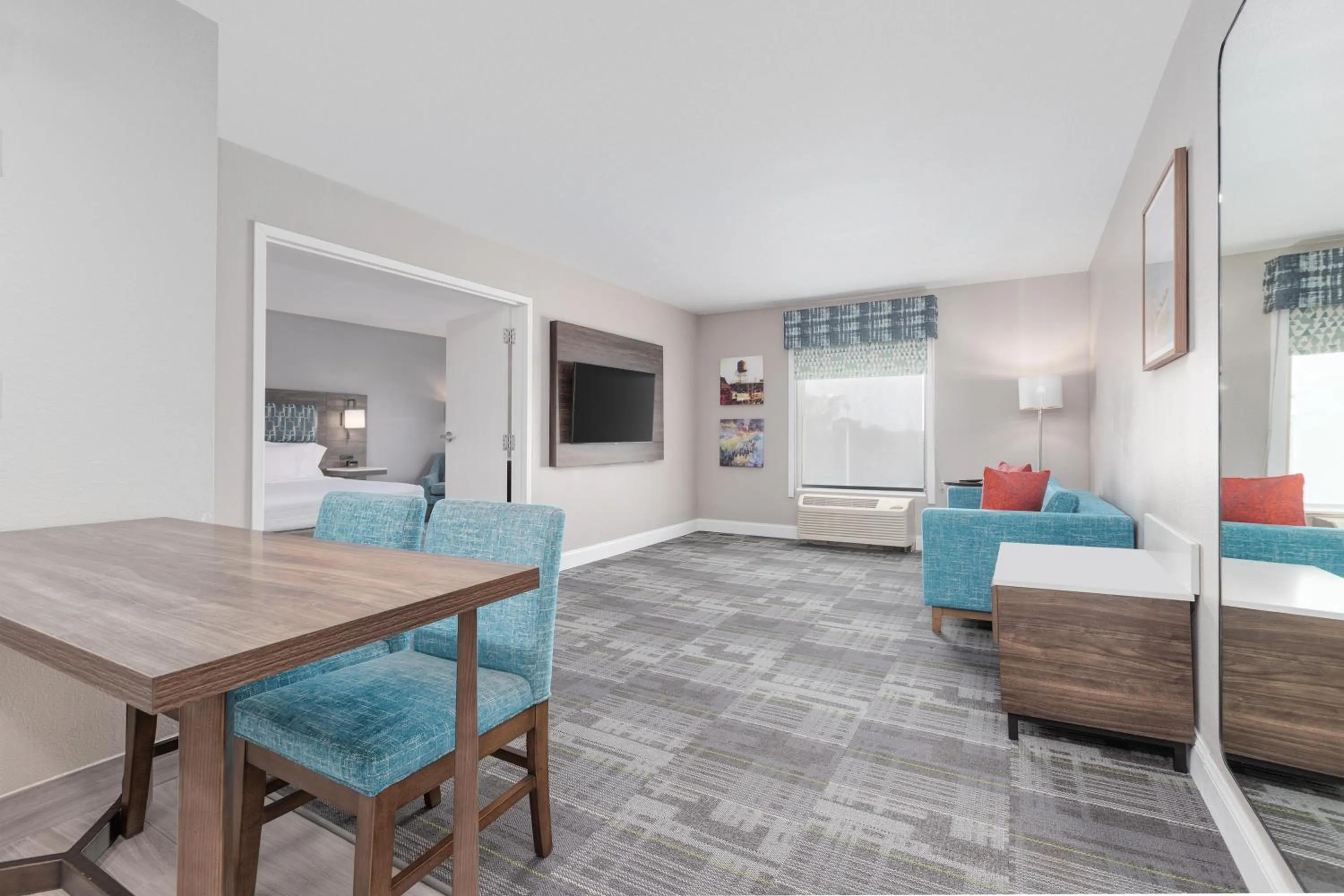 Bedroom, Bed in Hampton Inn Houston-Deer Park Ship Area