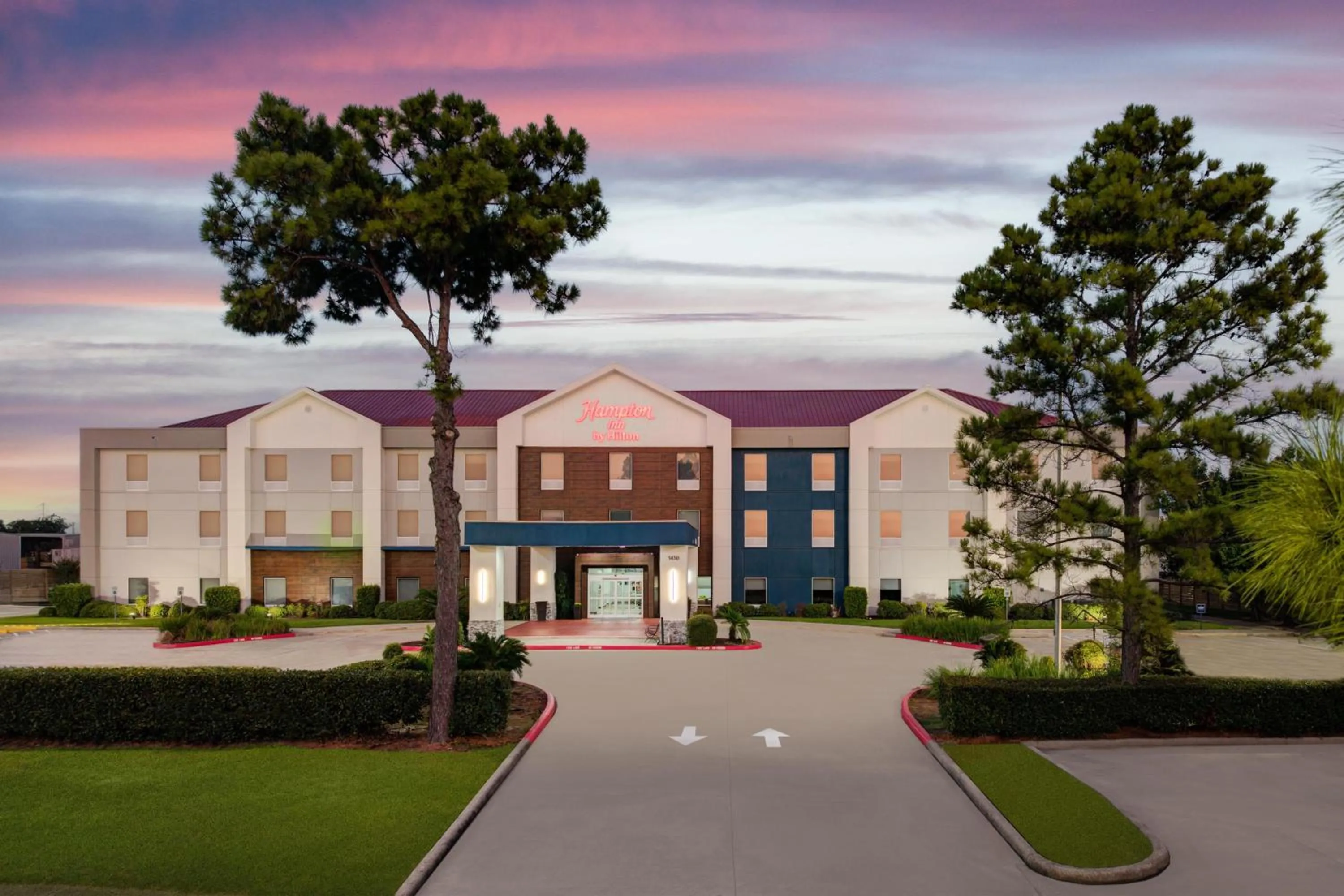 Property building in Hampton Inn Houston-Deer Park Ship Area