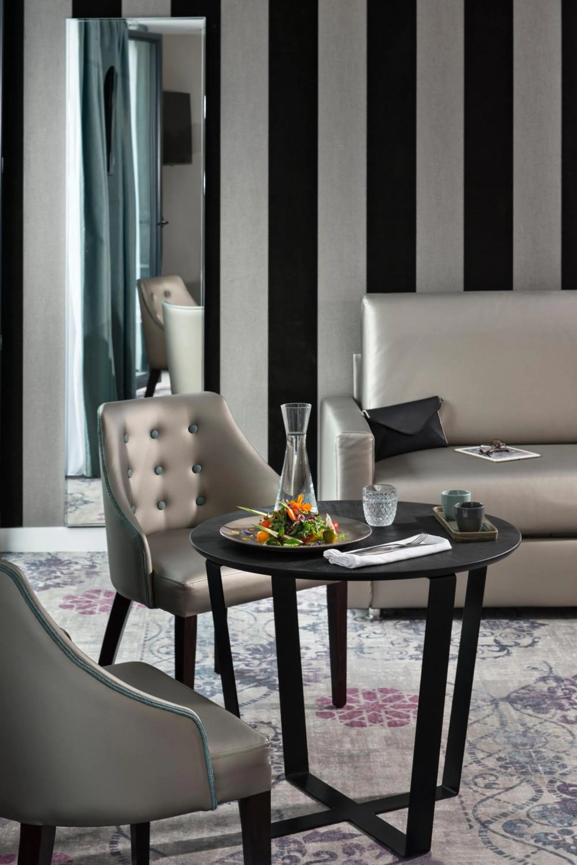 Patio in Hôtel la Baie Valdys Resort & SPA