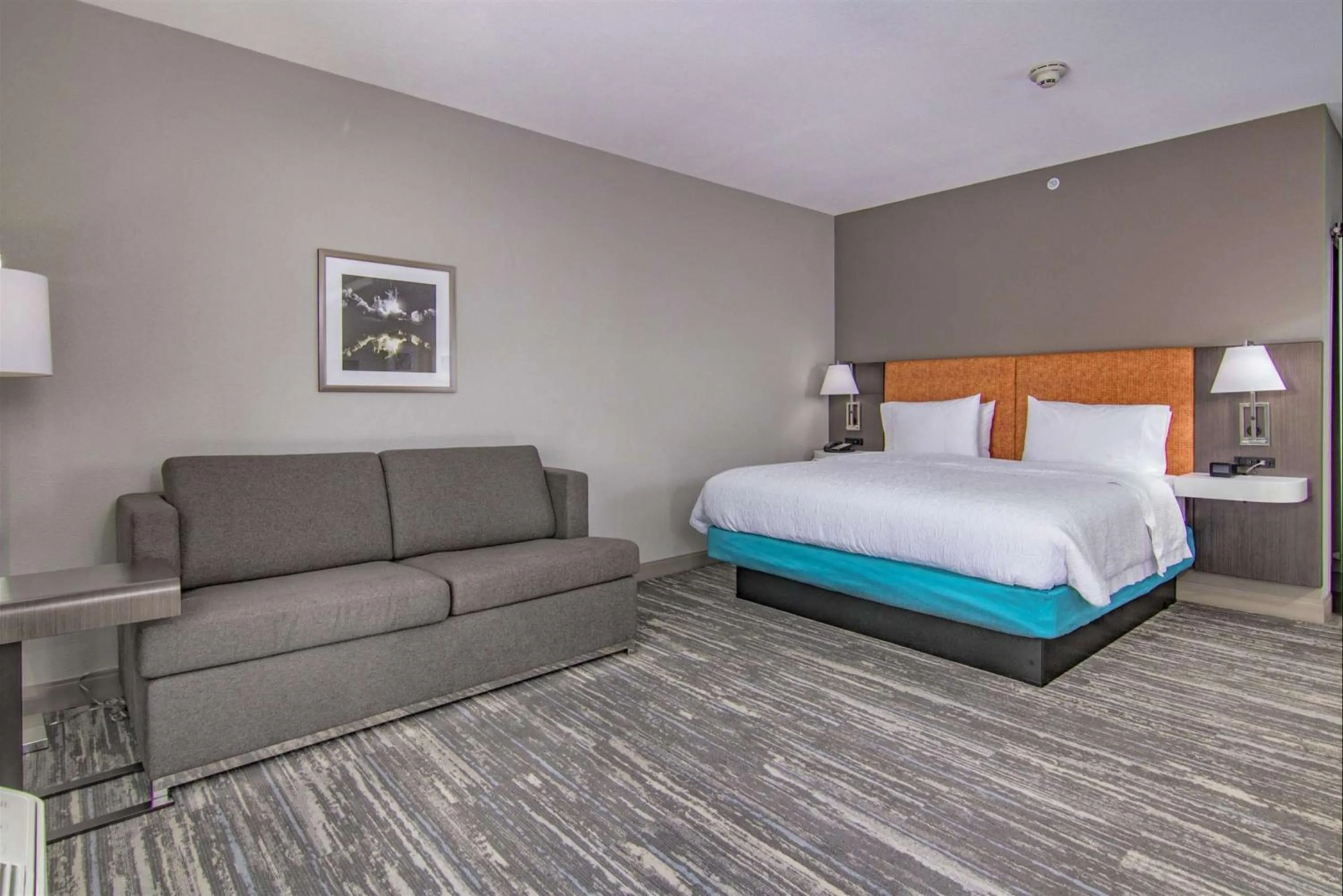 Living room, Bed in Hampton Inn Houston NASA-Johnson Space Center