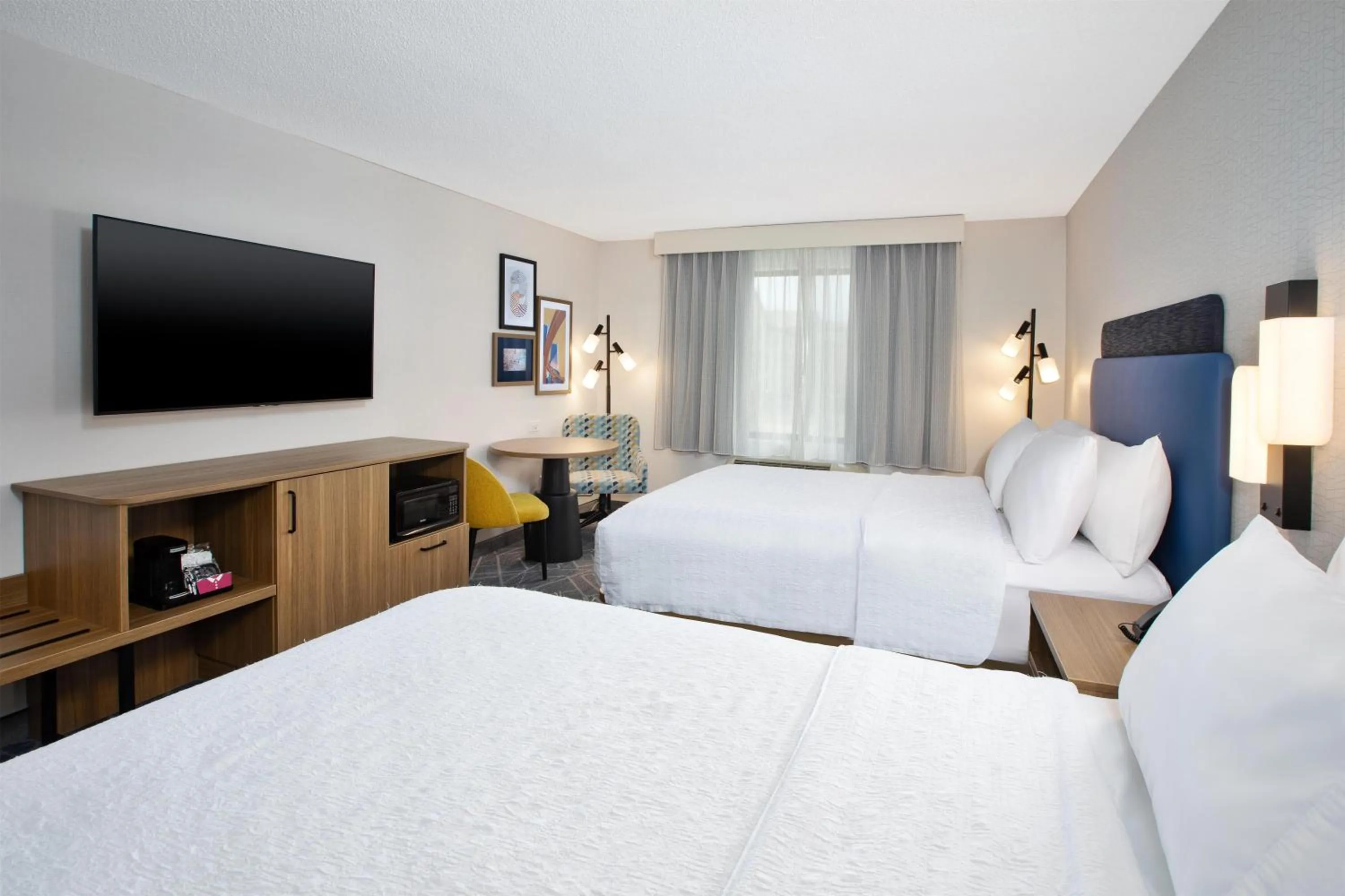 Bed in Hampton Inn Detroit/Belleville-Airport Area