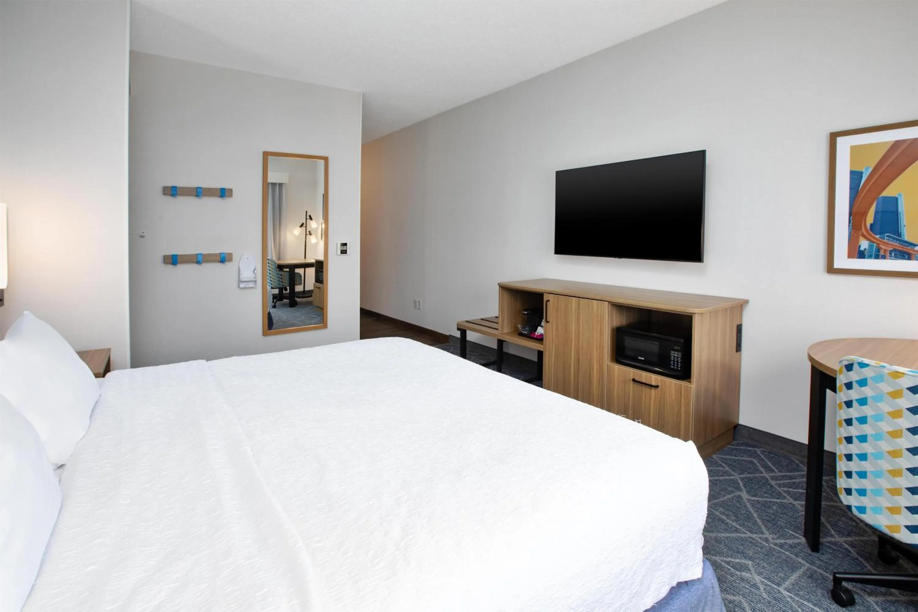 Bed in Hampton Inn Detroit/Belleville-Airport Area