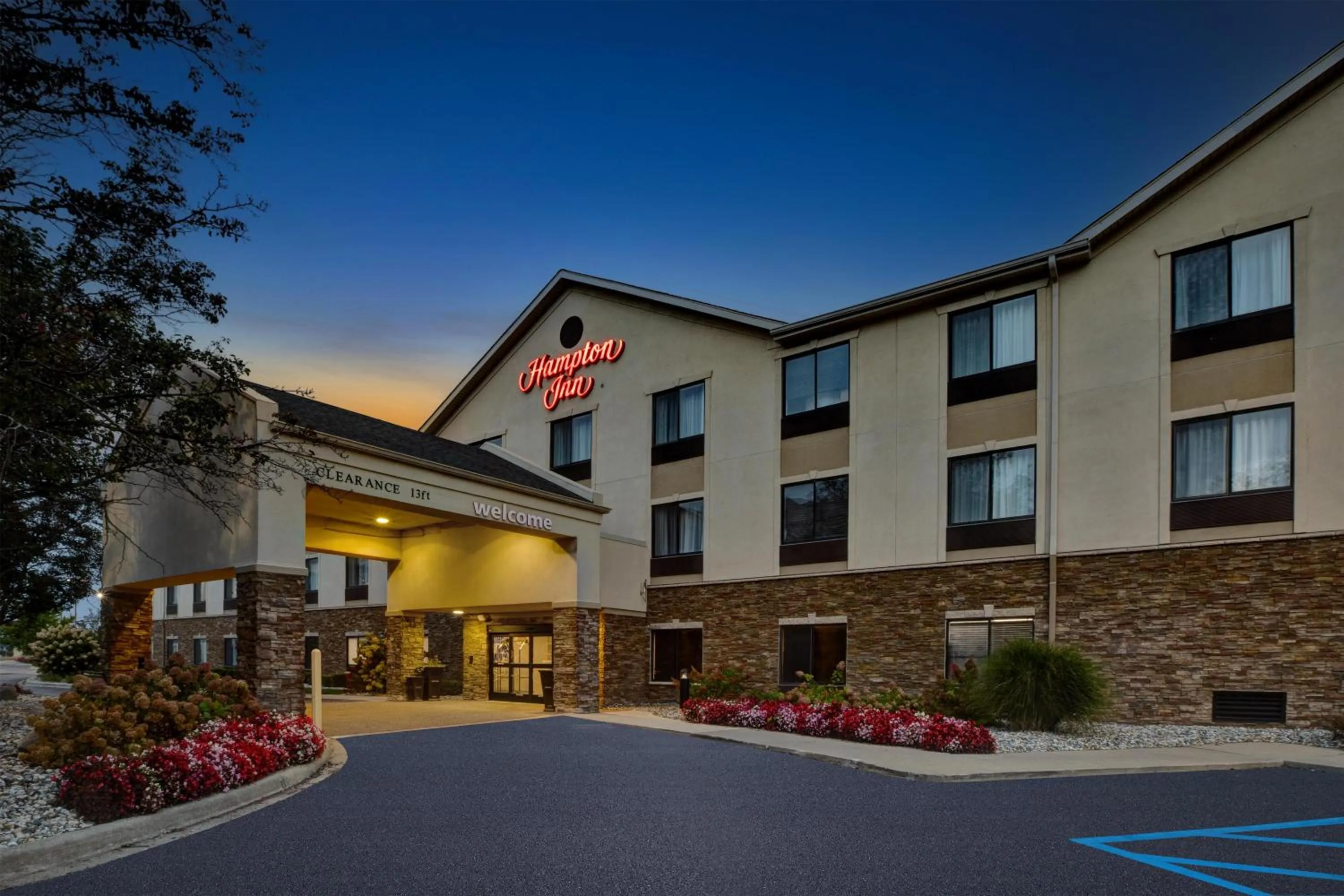 Property building in Hampton Inn Detroit/Belleville-Airport Area