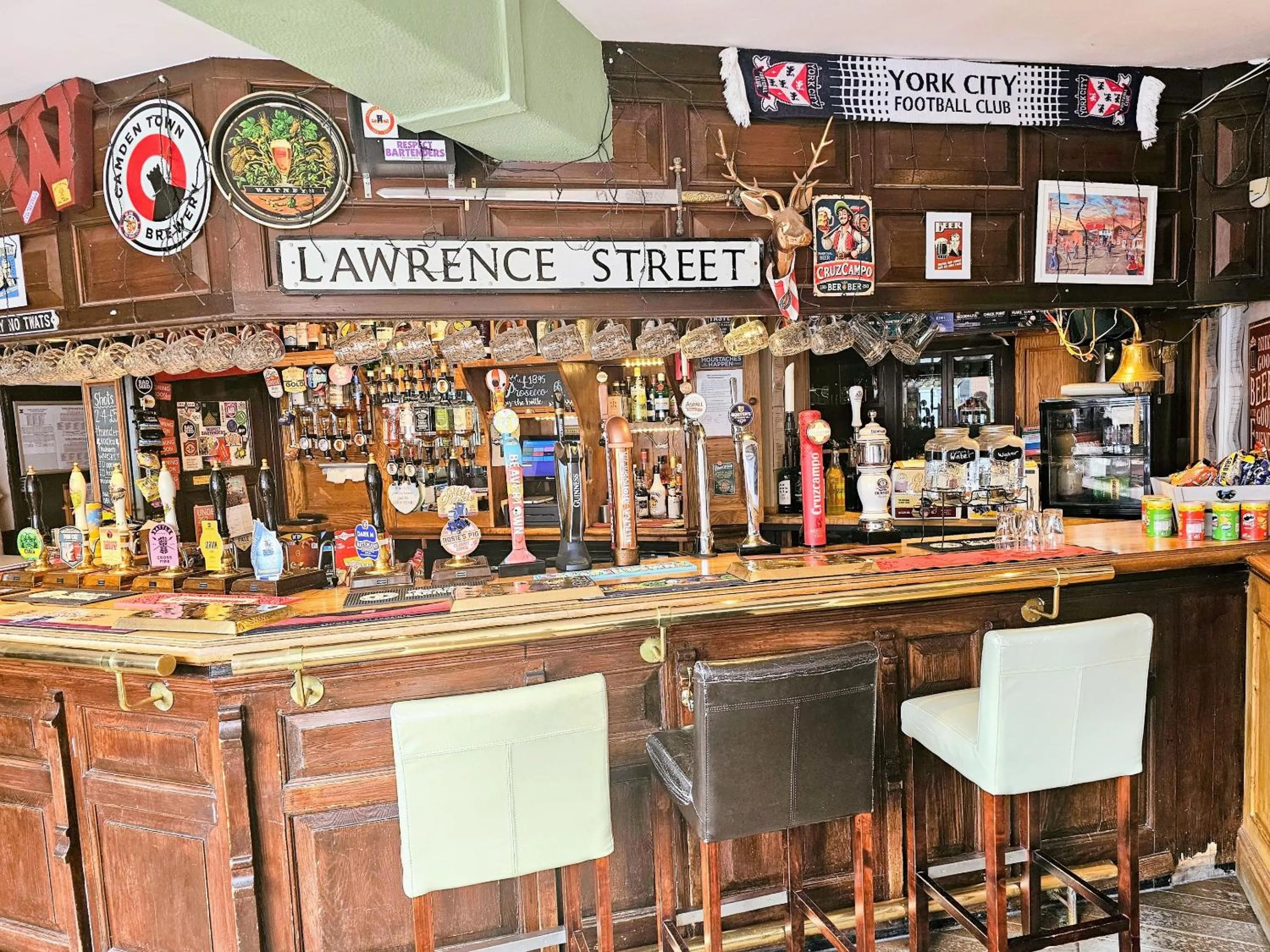 Lounge or bar in Waggon and Horses