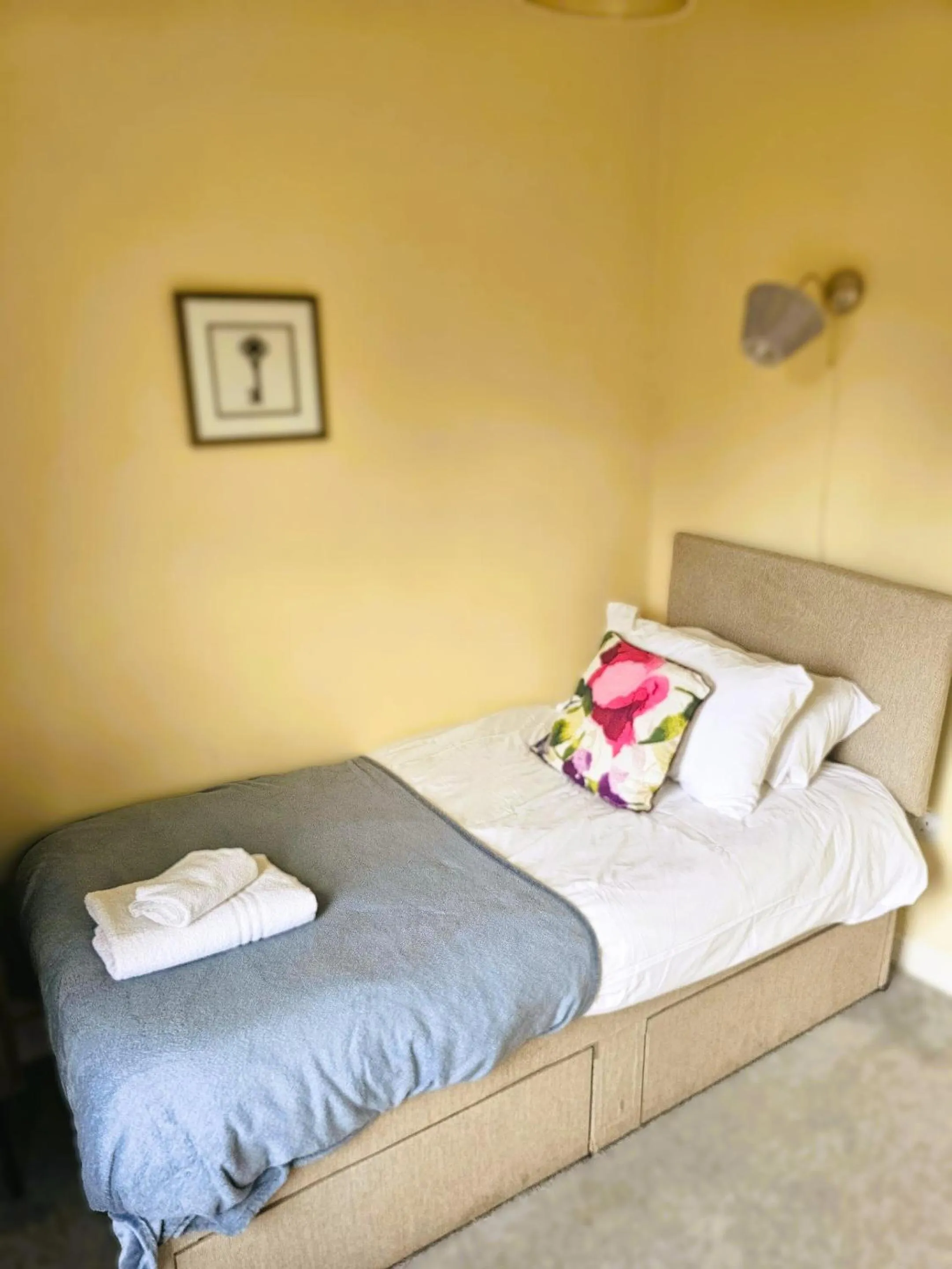 Bedroom in Waggon and Horses