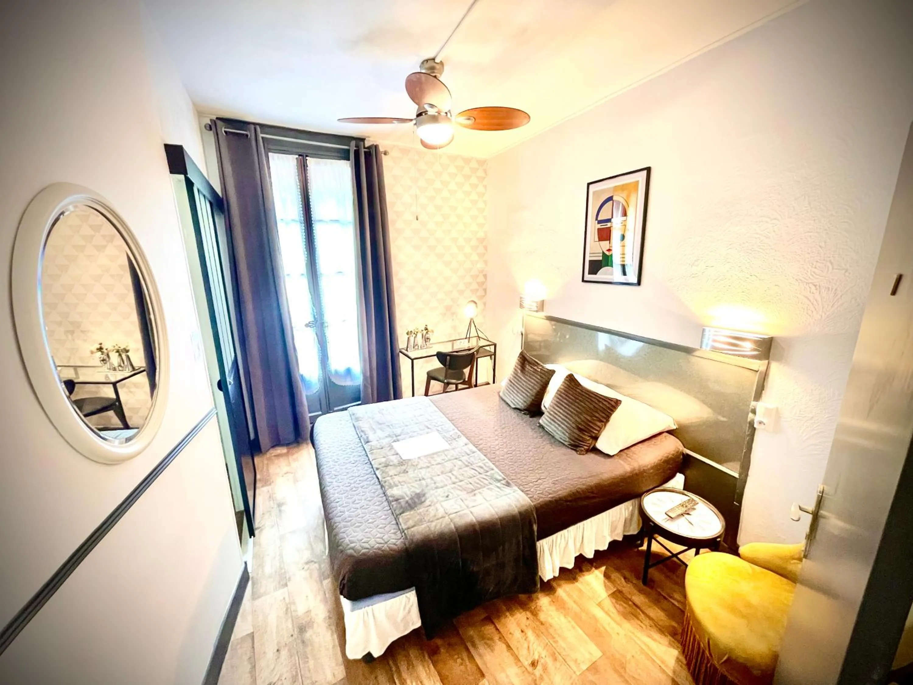 Photo of the whole room, Bed in Hôtel Paul Riquet