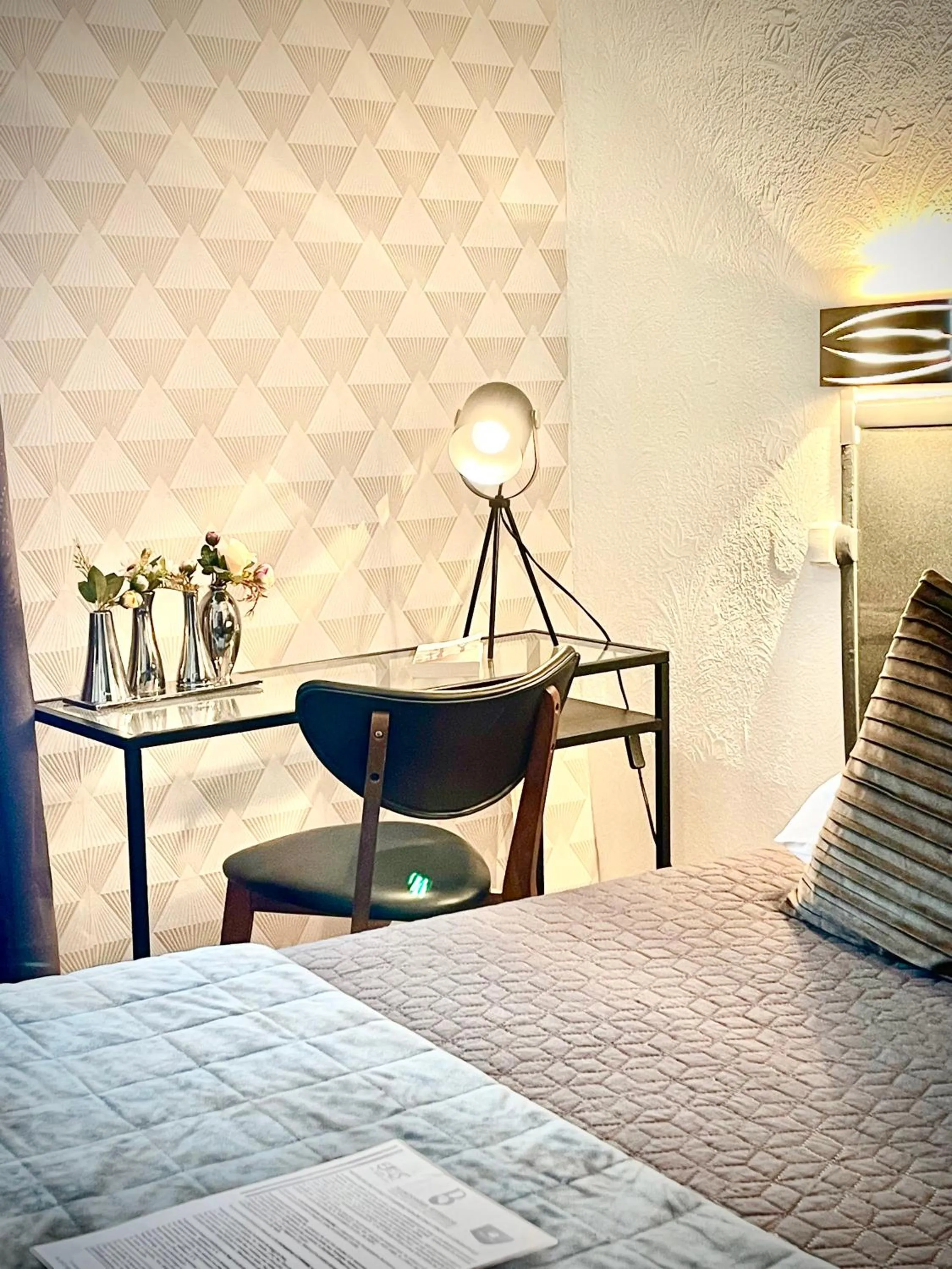 Seating area, Bed in Hôtel Paul Riquet