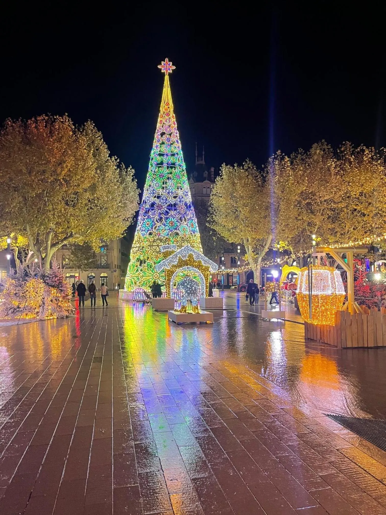 Evening entertainment in Hôtel Paul Riquet