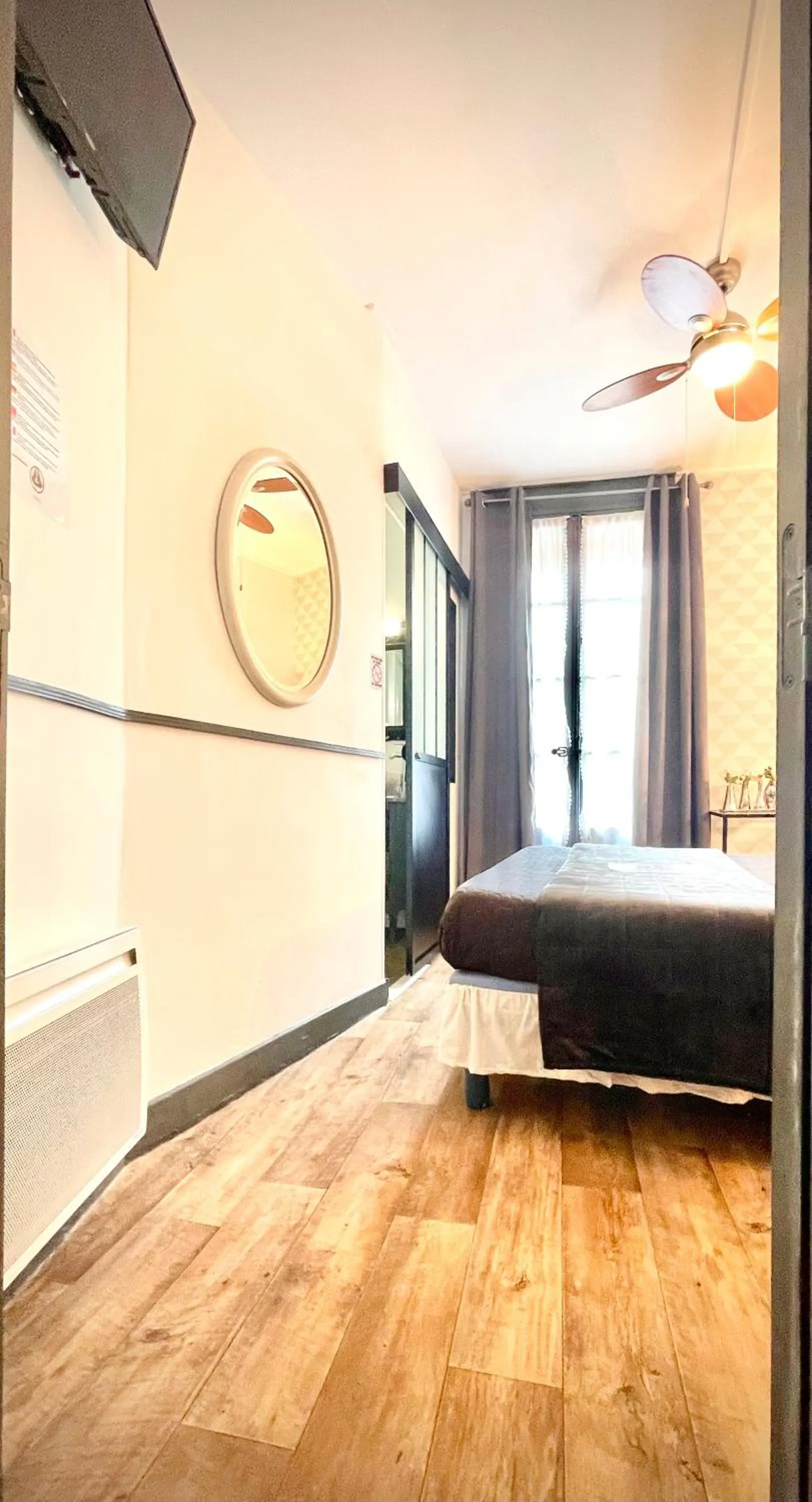 Photo of the whole room, Bed in Hôtel Paul Riquet