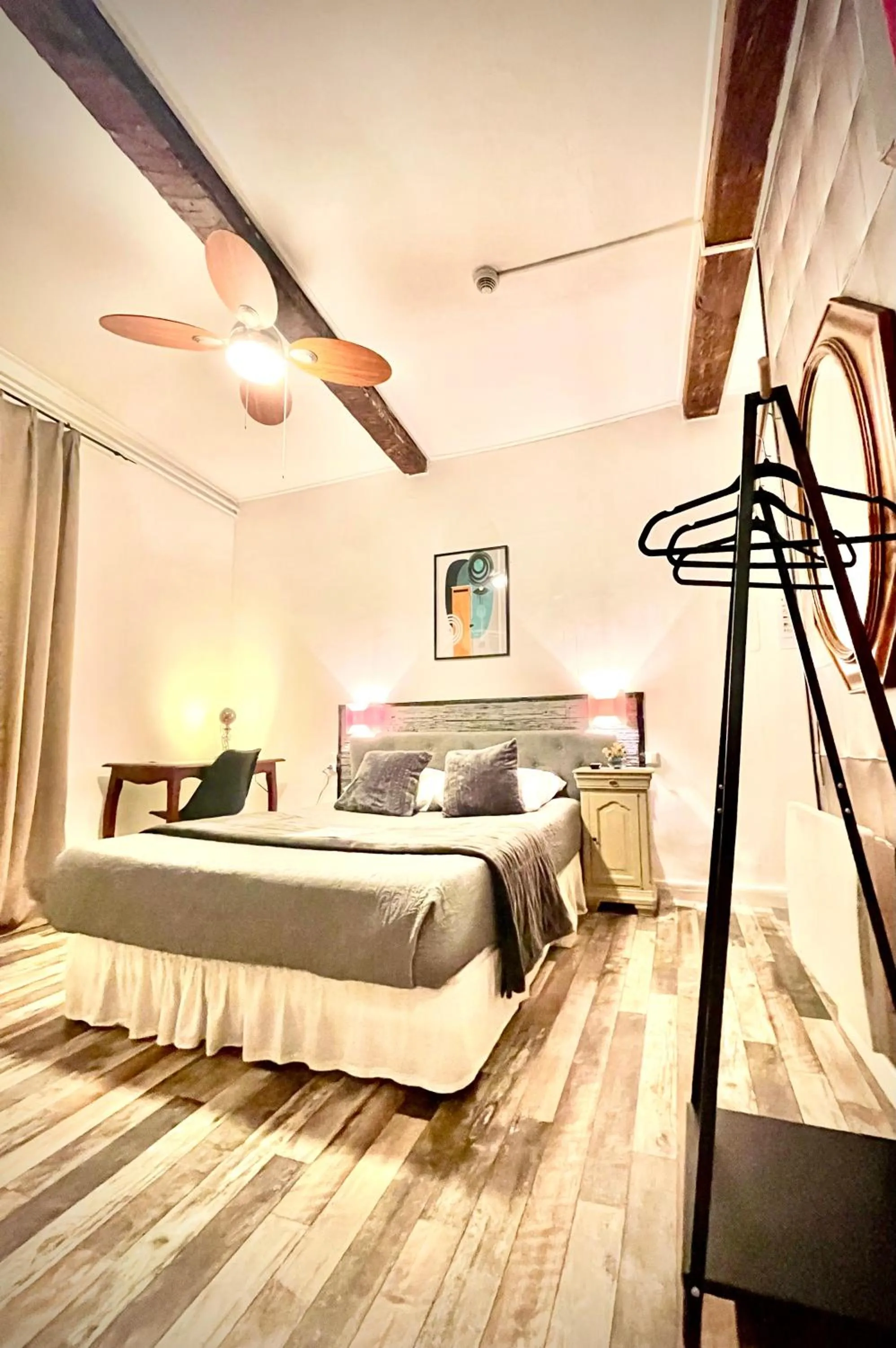 TV and multimedia, Bed in Hôtel Paul Riquet