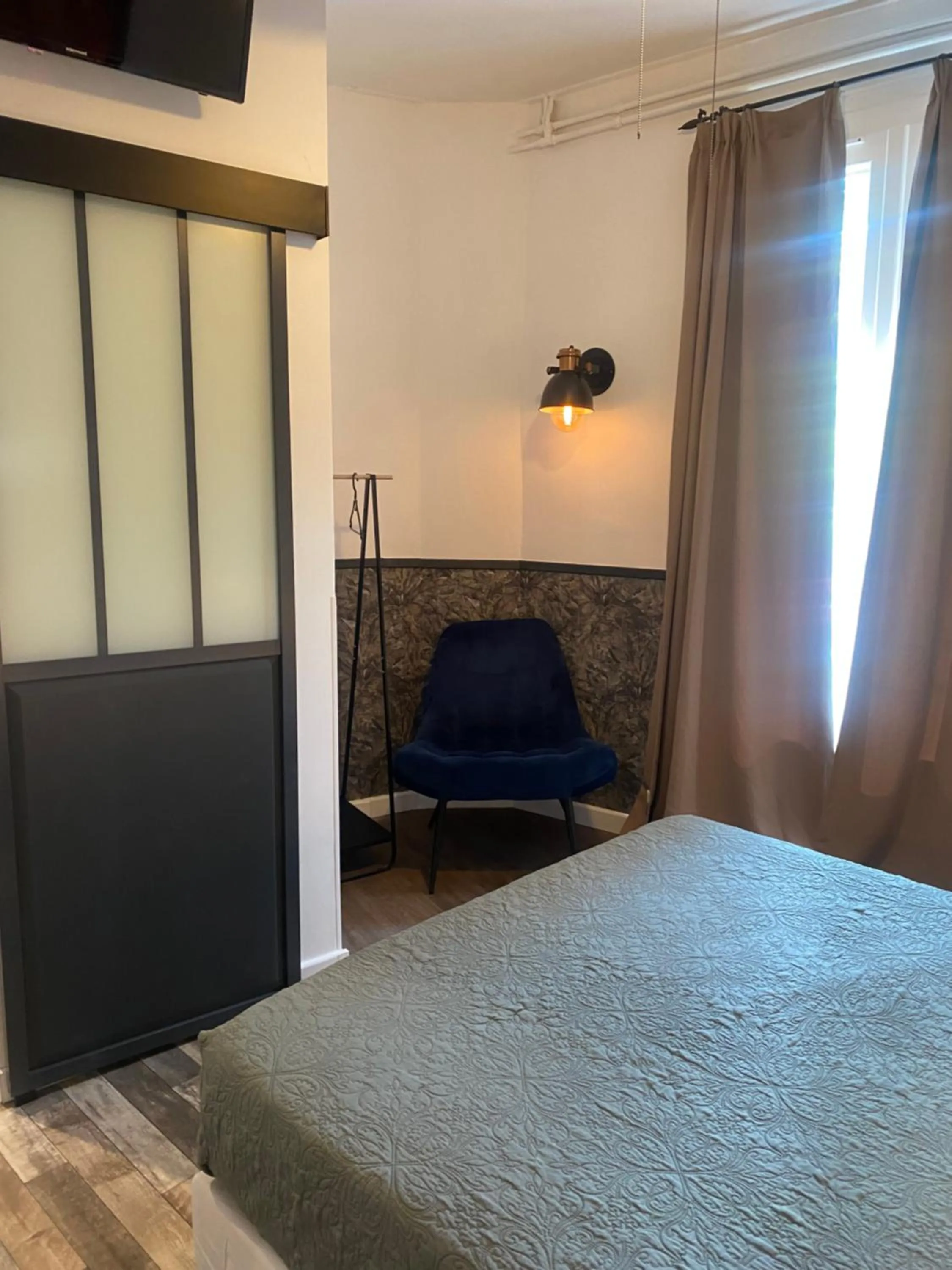 Photo of the whole room, Bed in Hôtel Paul Riquet