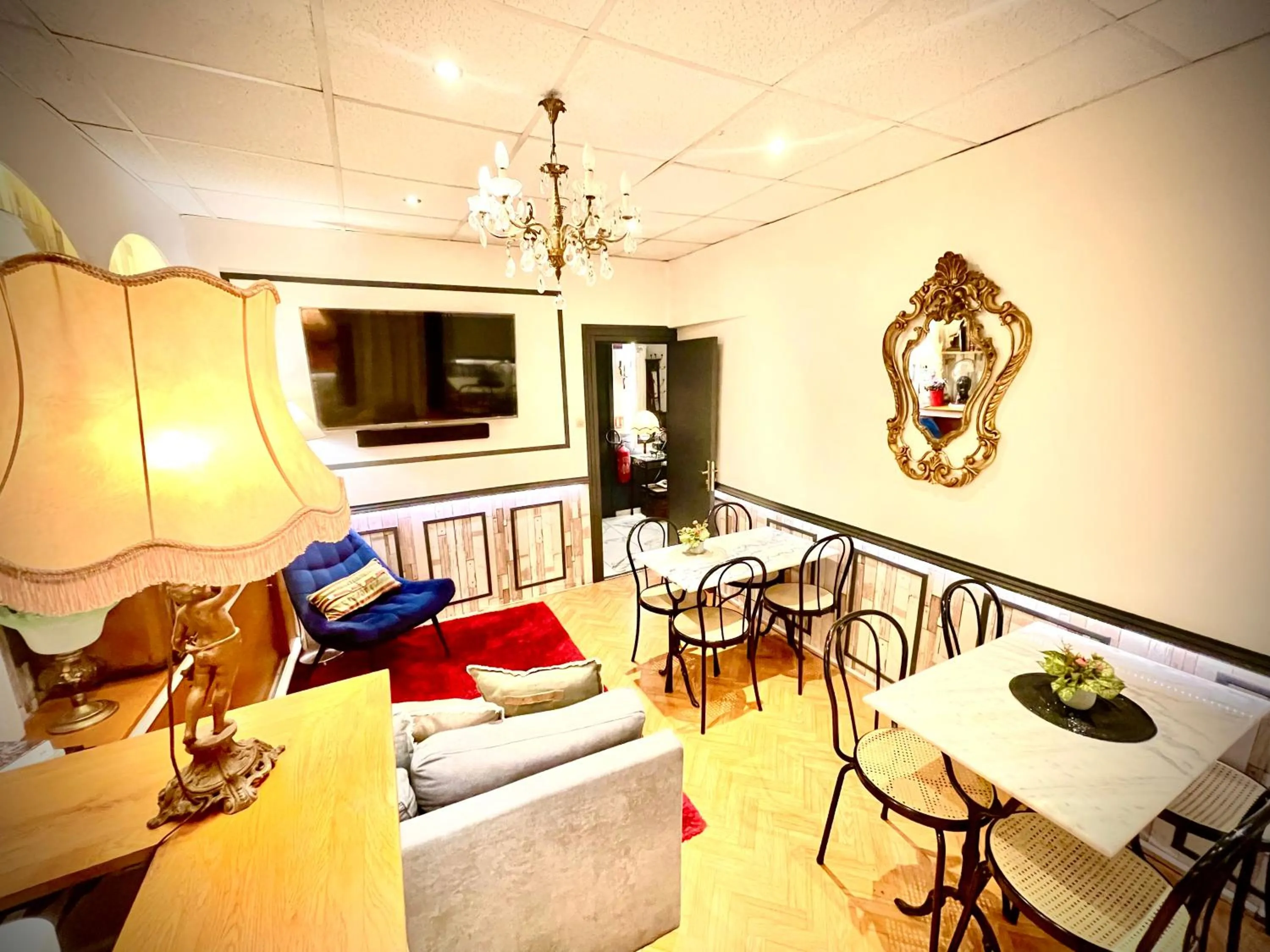 Seating area in Hôtel Paul Riquet