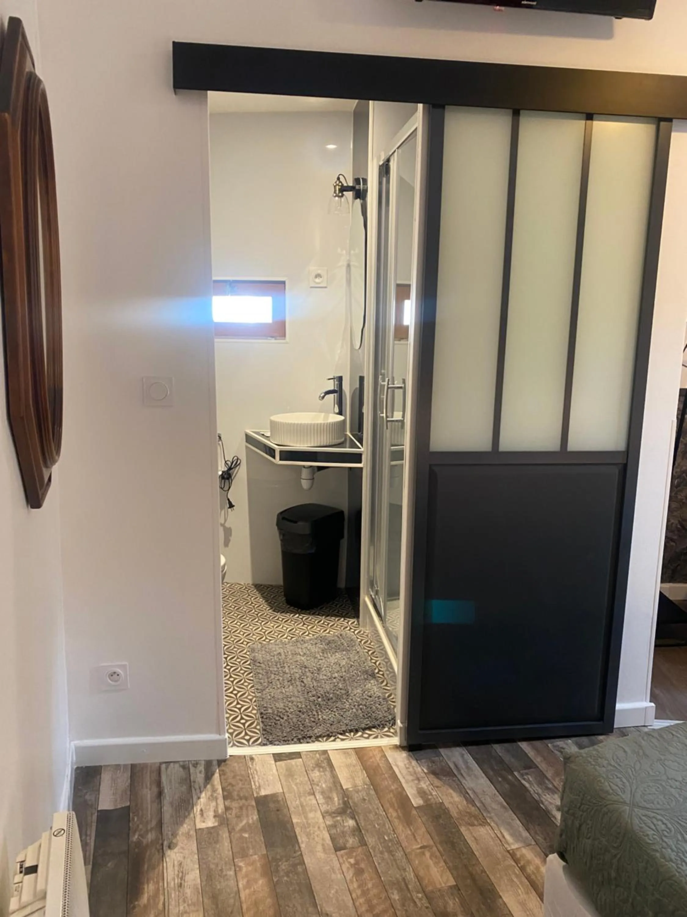 Shower in Hôtel Paul Riquet