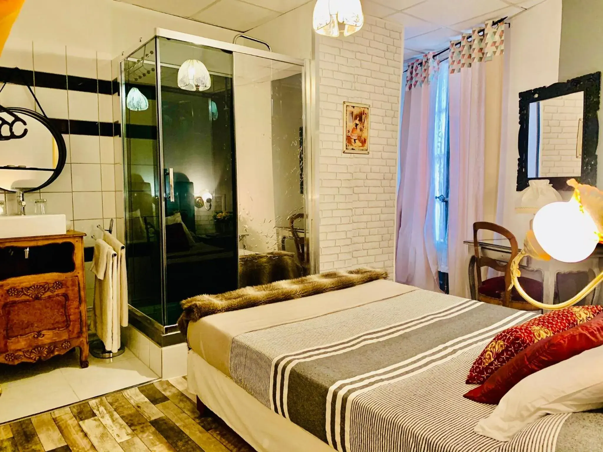 Double Room with Balcony in Hôtel Paul Riquet Double Room with Balcony in Hôtel Paul Riquet