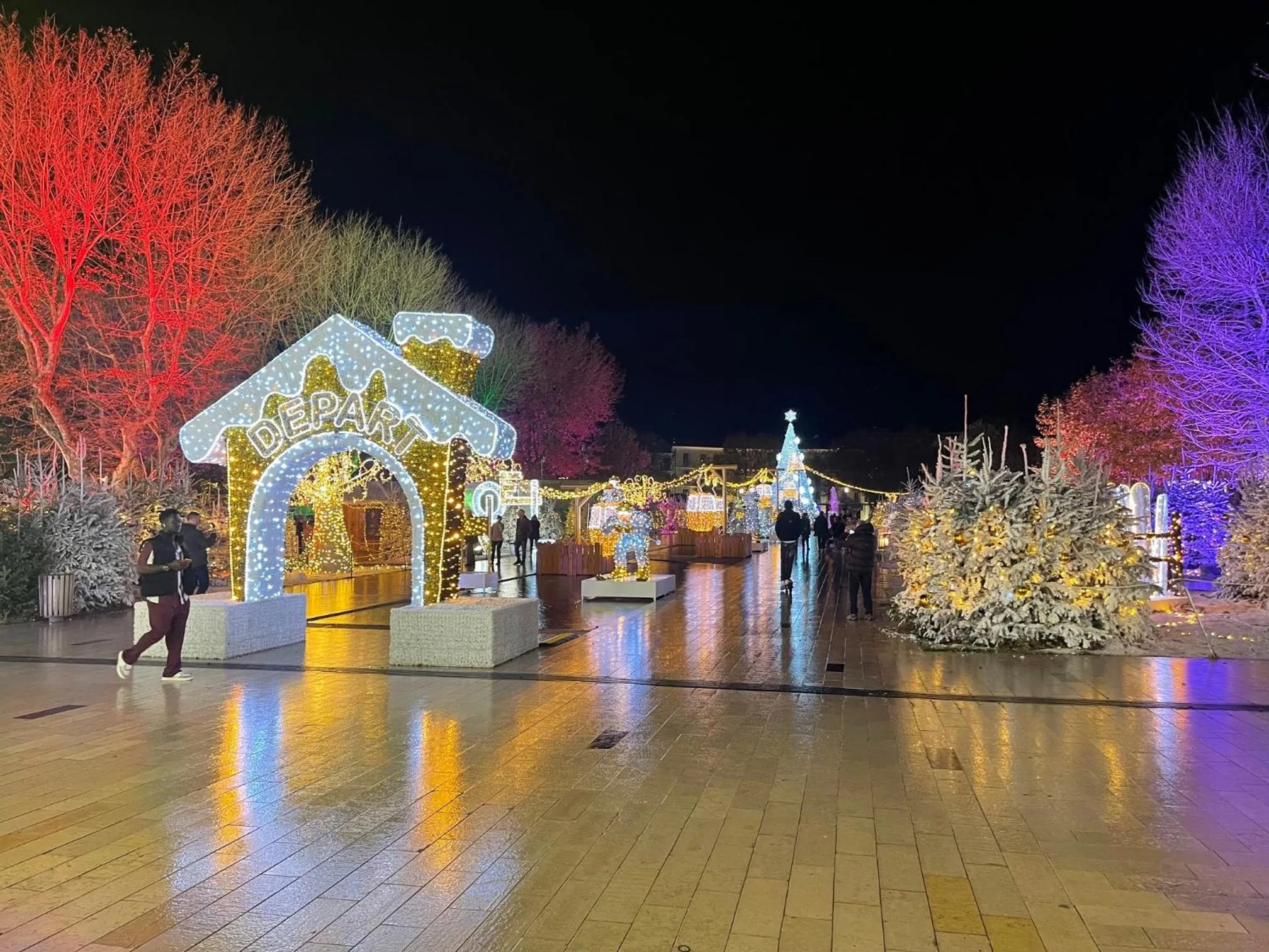Evening entertainment in Hôtel Paul Riquet
