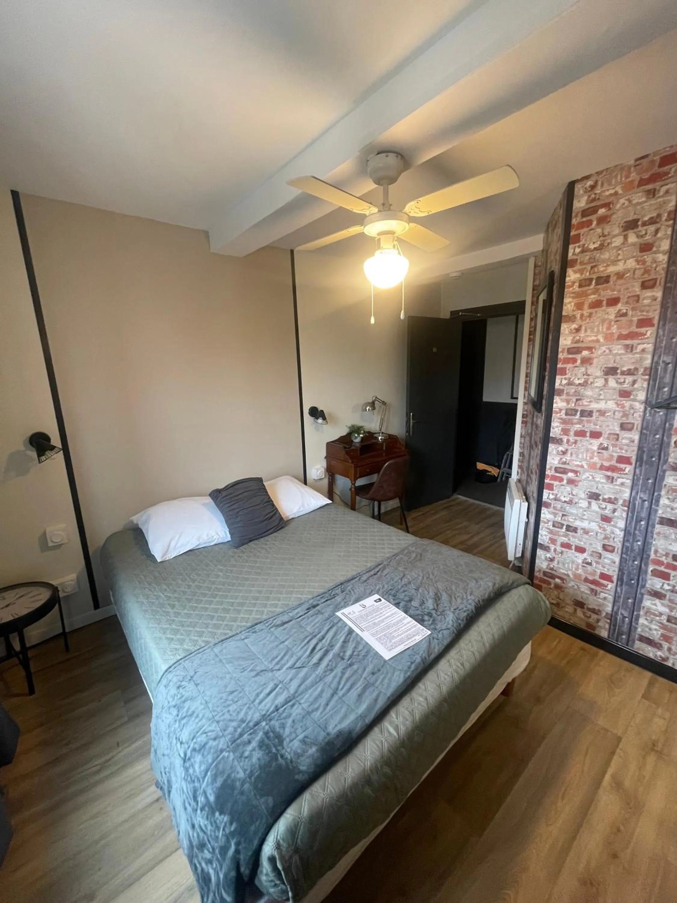 Photo of the whole room, Bed in Hôtel Paul Riquet