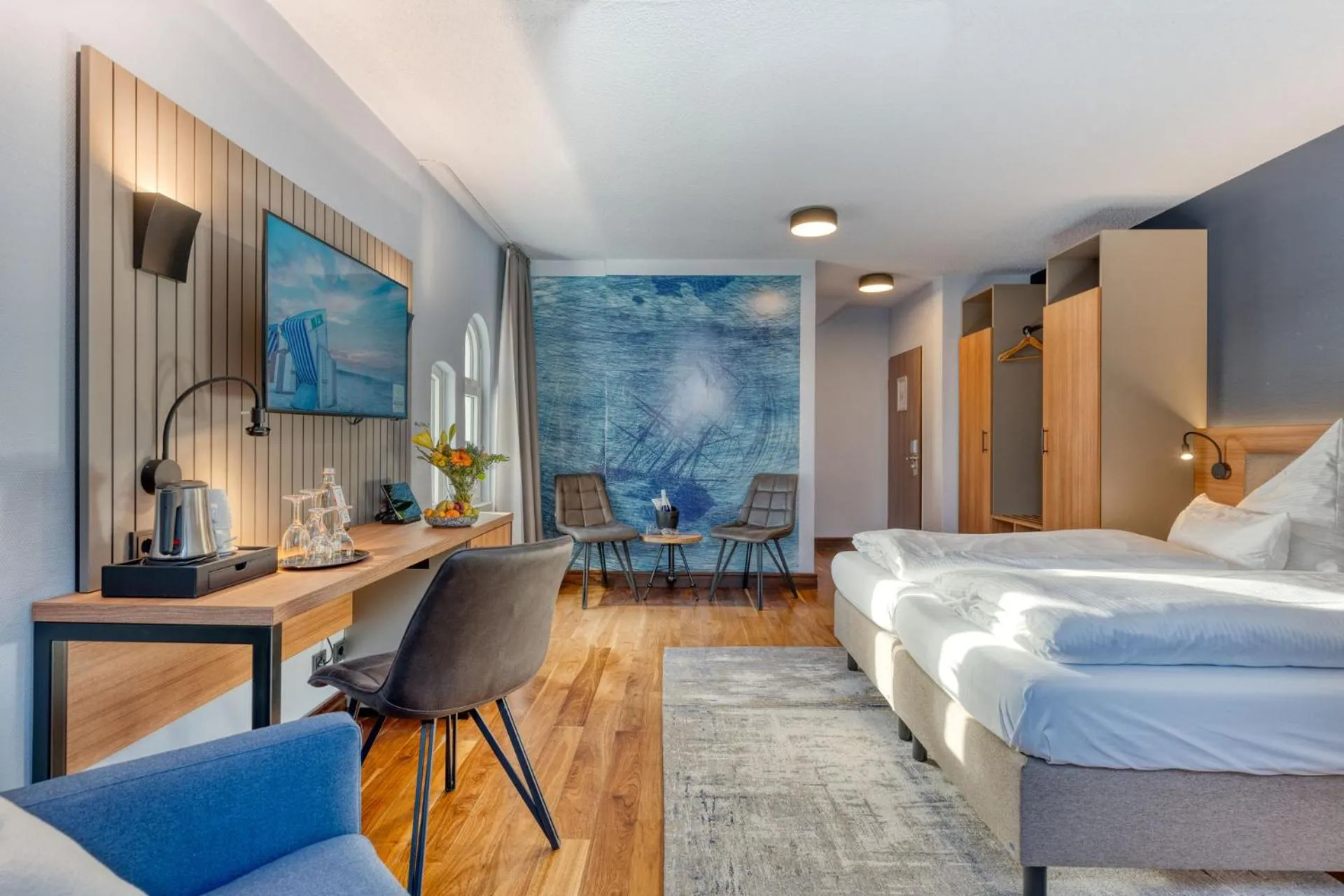 Photo of the whole room, Bed in Inselhotel König