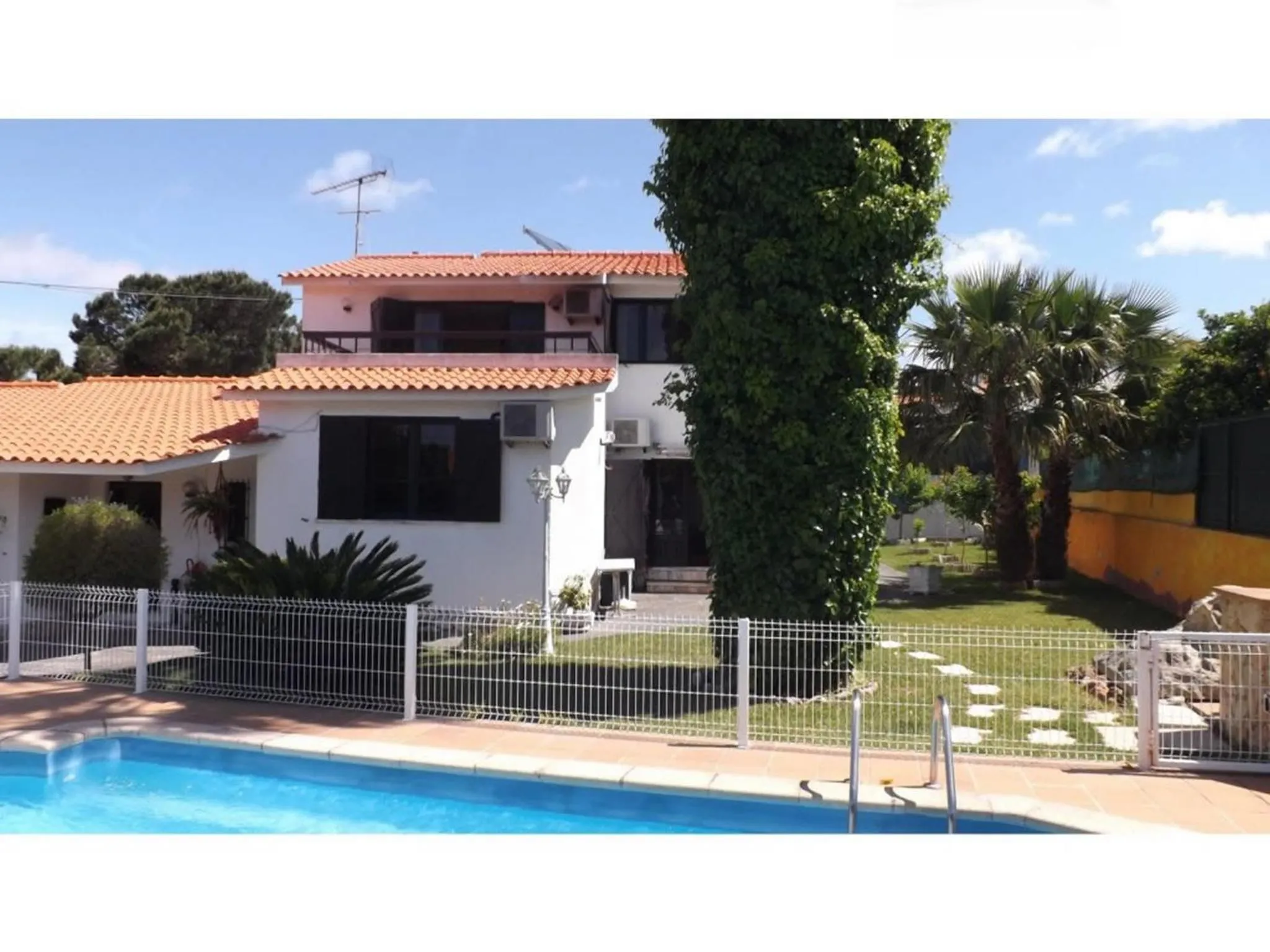 Facade/entrance in Casa Teresinha