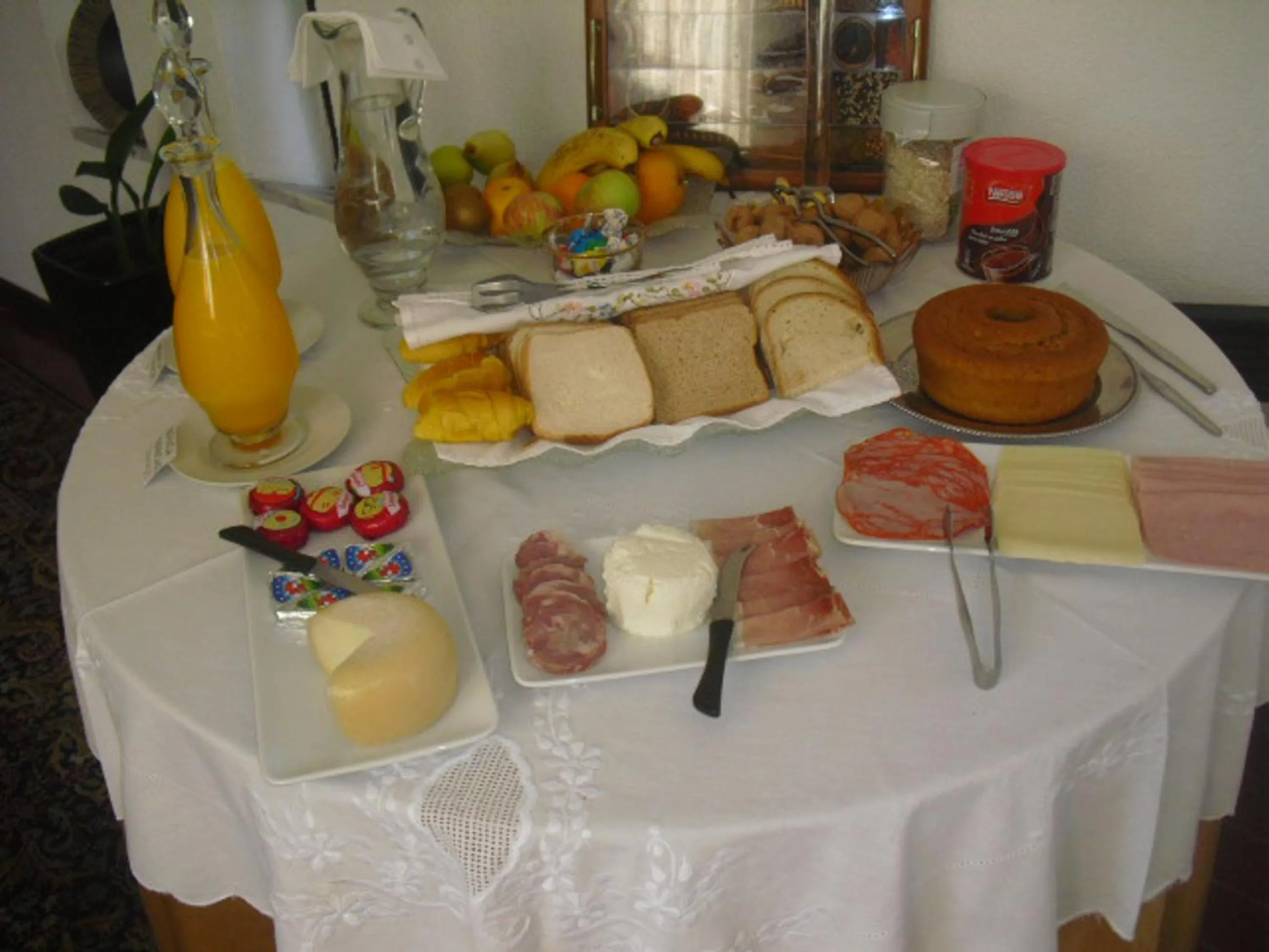 Continental breakfast in Casa Teresinha