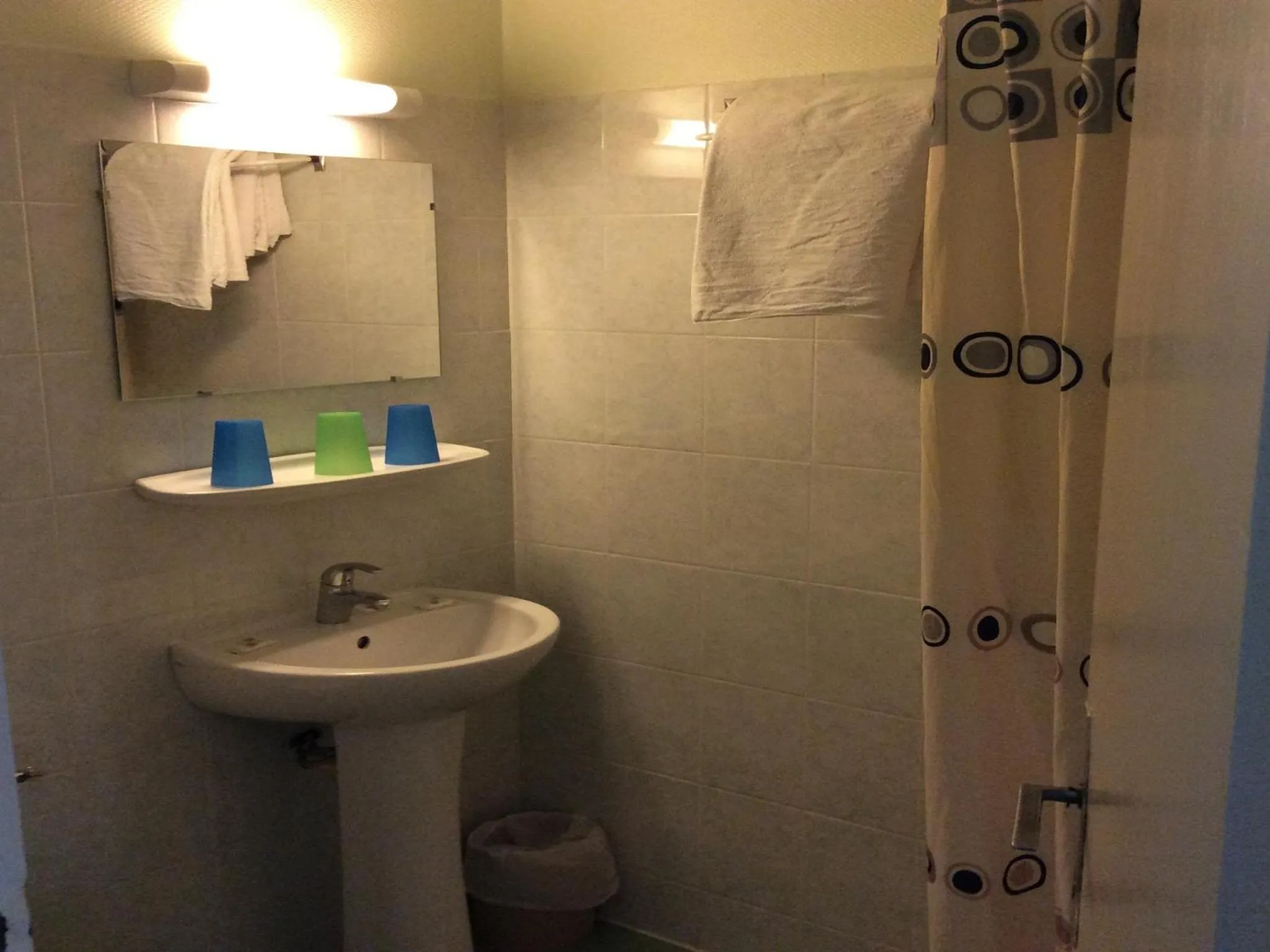 Bathroom in Hôtel La Fontaine