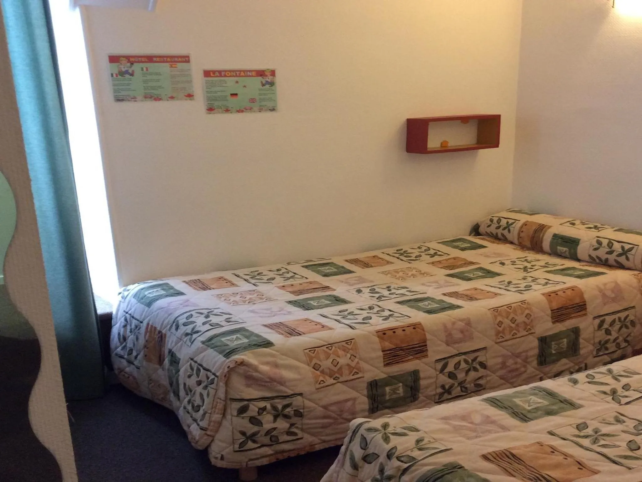 Bed in Hôtel La Fontaine