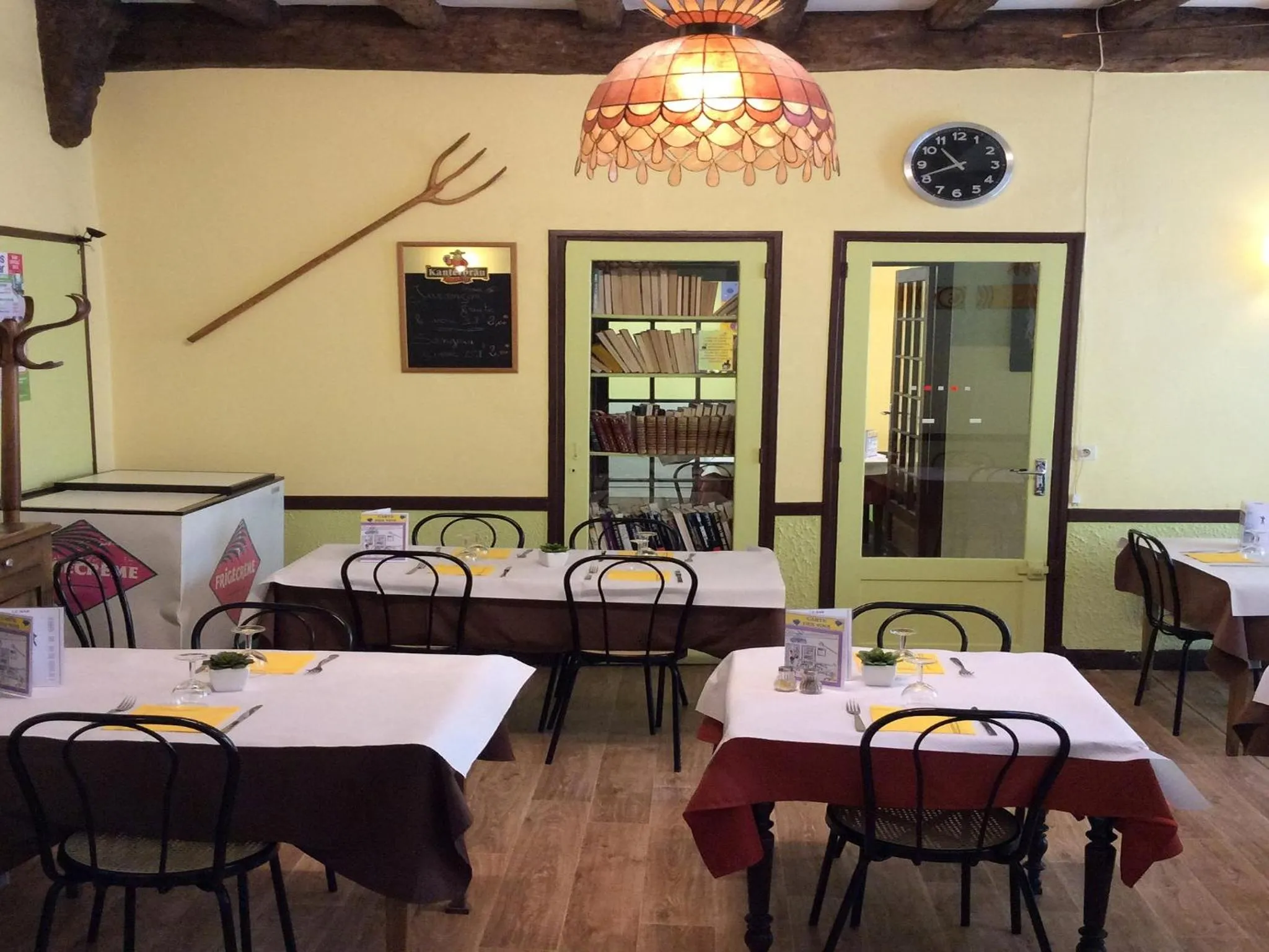 Restaurant/places to eat in Hôtel La Fontaine